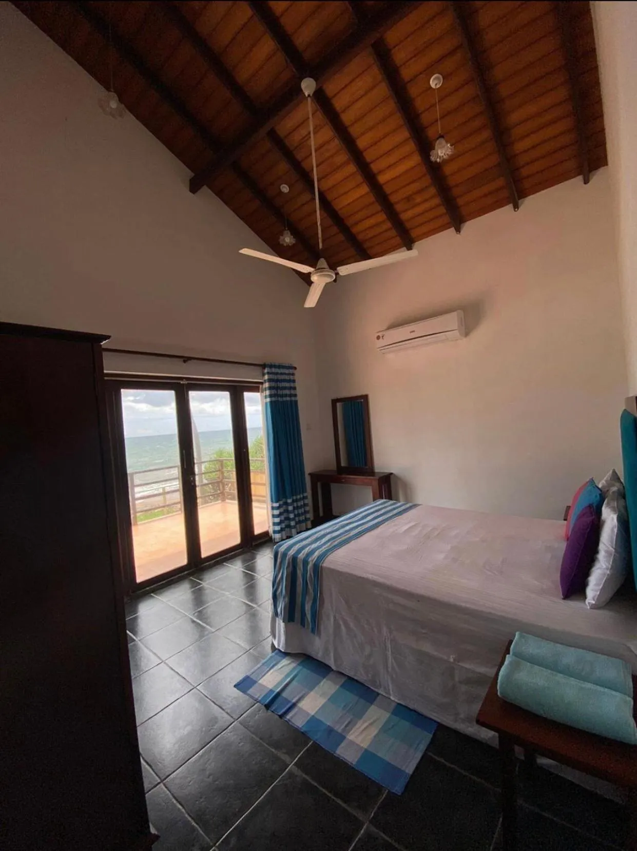 Bed in Reef Bungalow Hotel