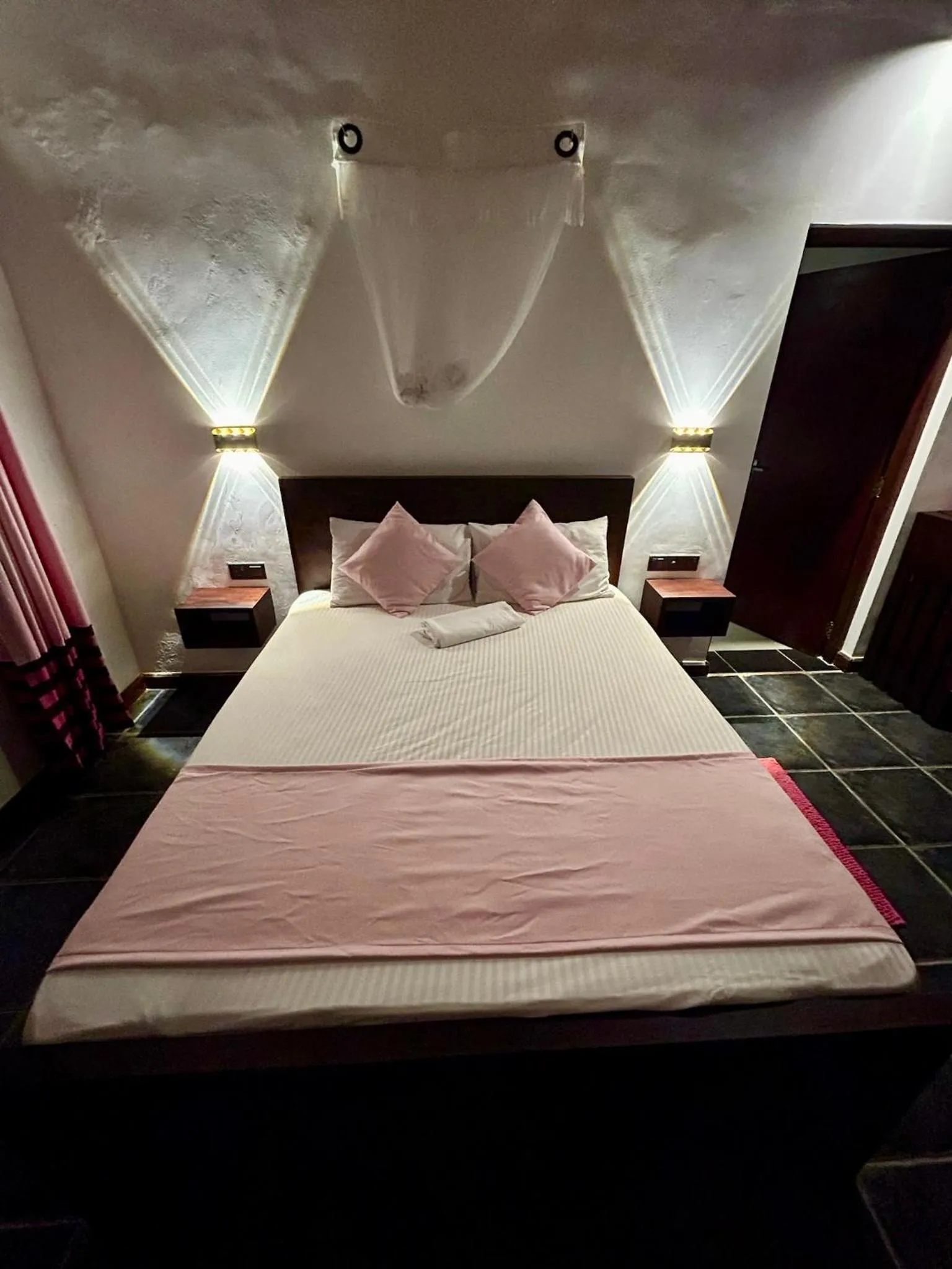 Bed in Reef Bungalow Hotel