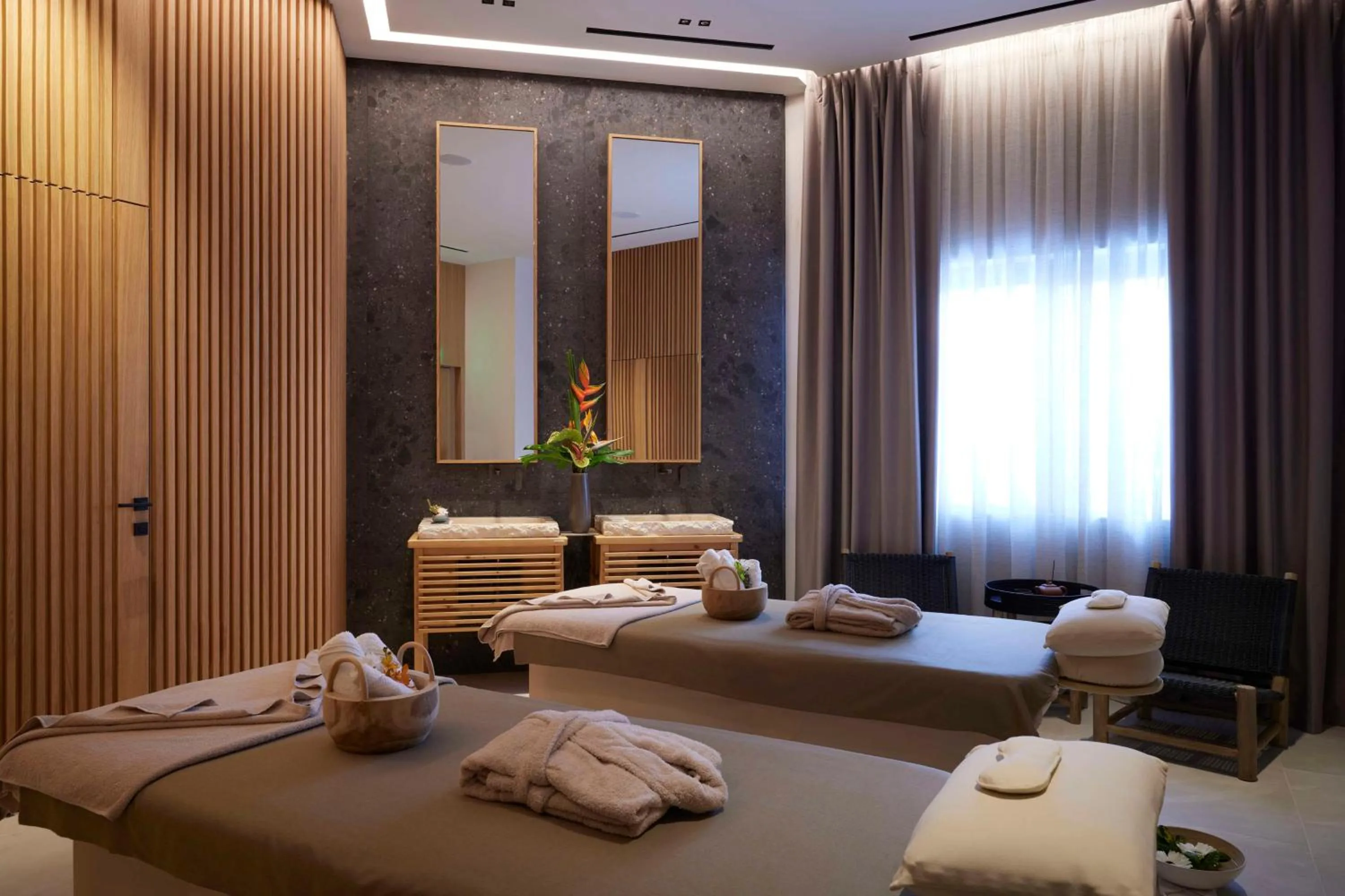 Spa and wellness centre/facilities, Bed in Dusit Suites Hotel Athens