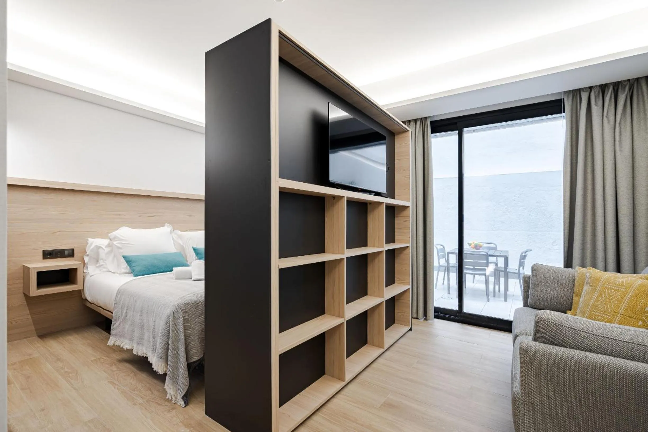 Bed in Feelathome Ventas Suites