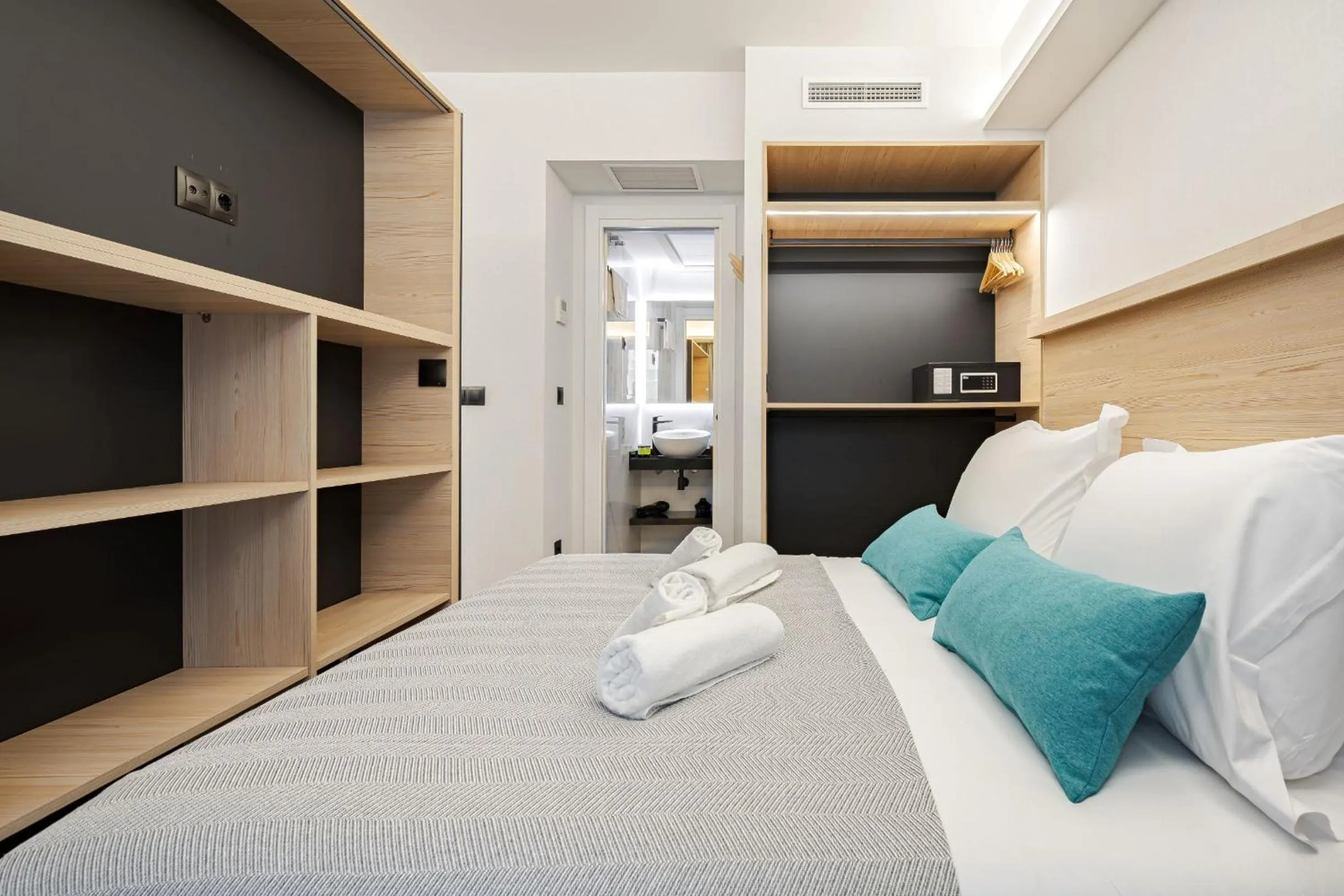 Bed in Feelathome Ventas Suites