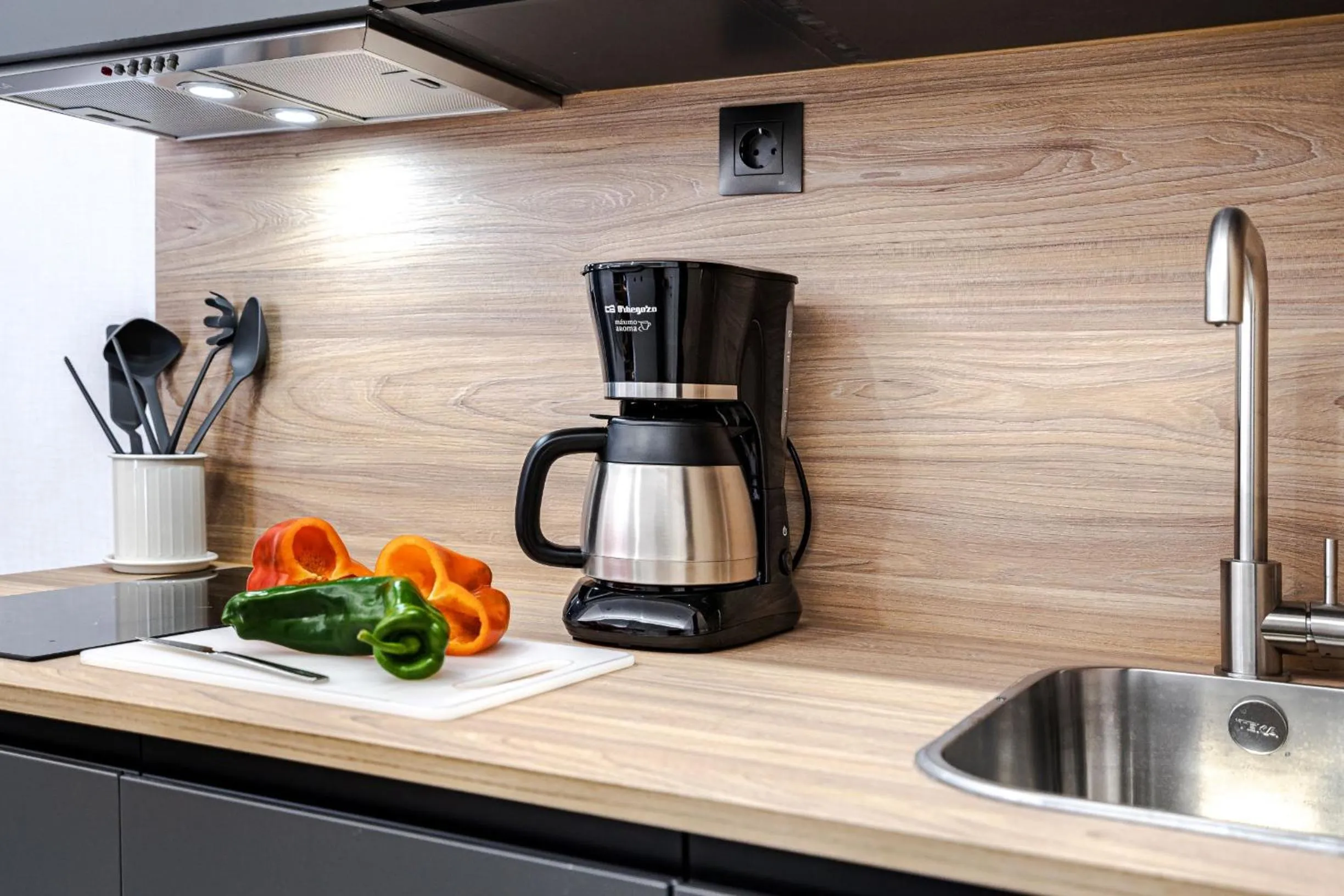 Coffee/tea facilities in Feelathome Ventas Suites