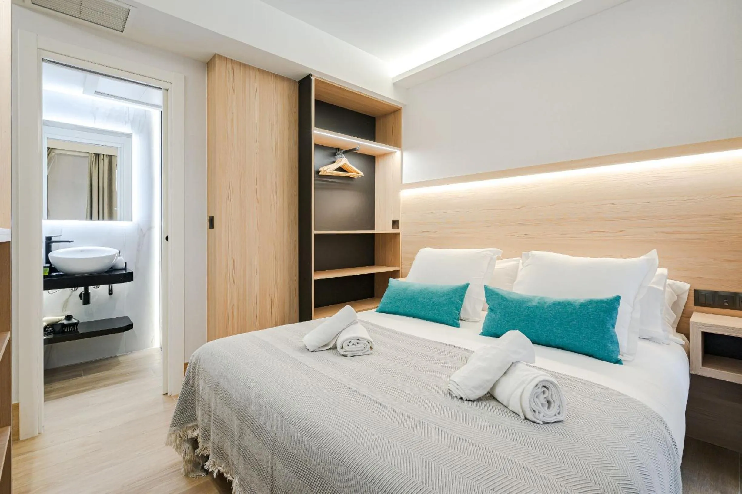 Bed in Feelathome Ventas Suites