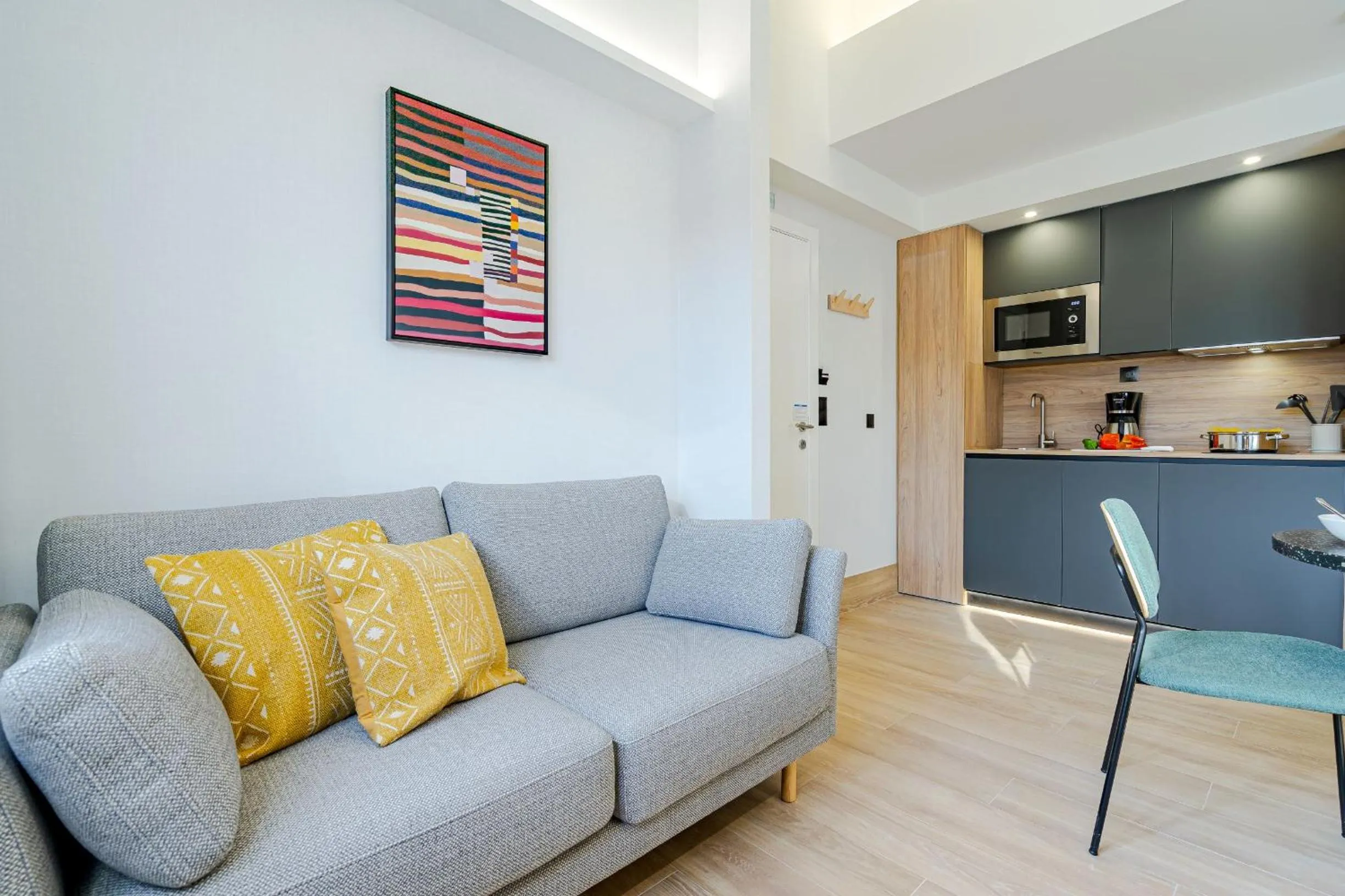 Kitchen or kitchenette in Feelathome Ventas Suites