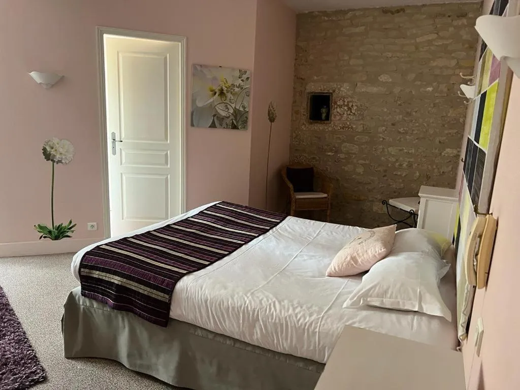 Bed in Le Grand Monarque Donzy