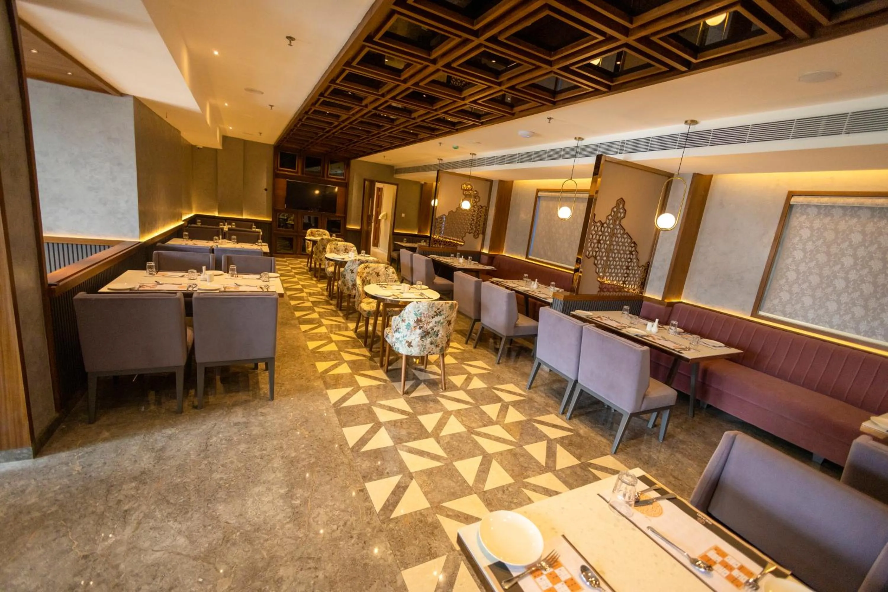 Restaurant/places to eat in Hotel Kottayam Grand