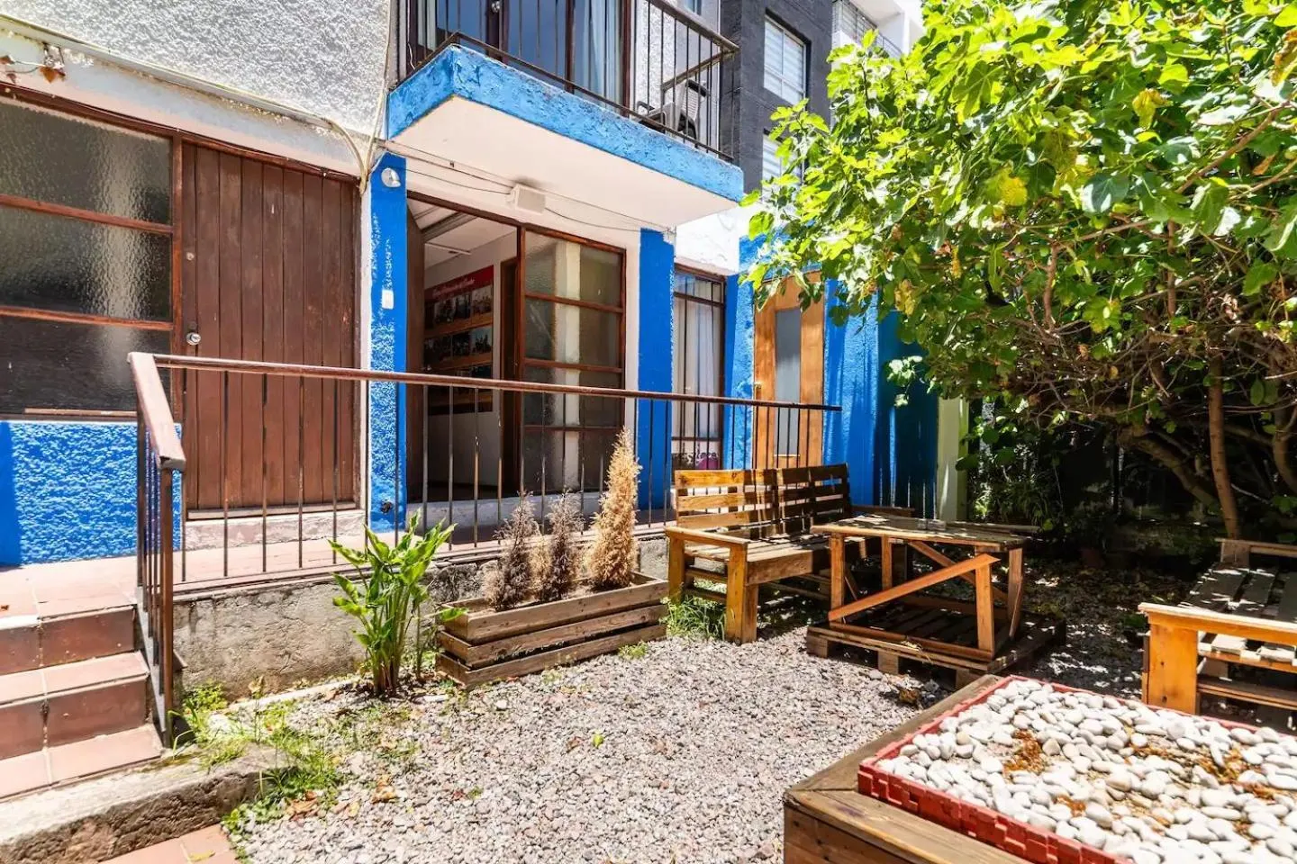 Garden view in Blue house La Floresta