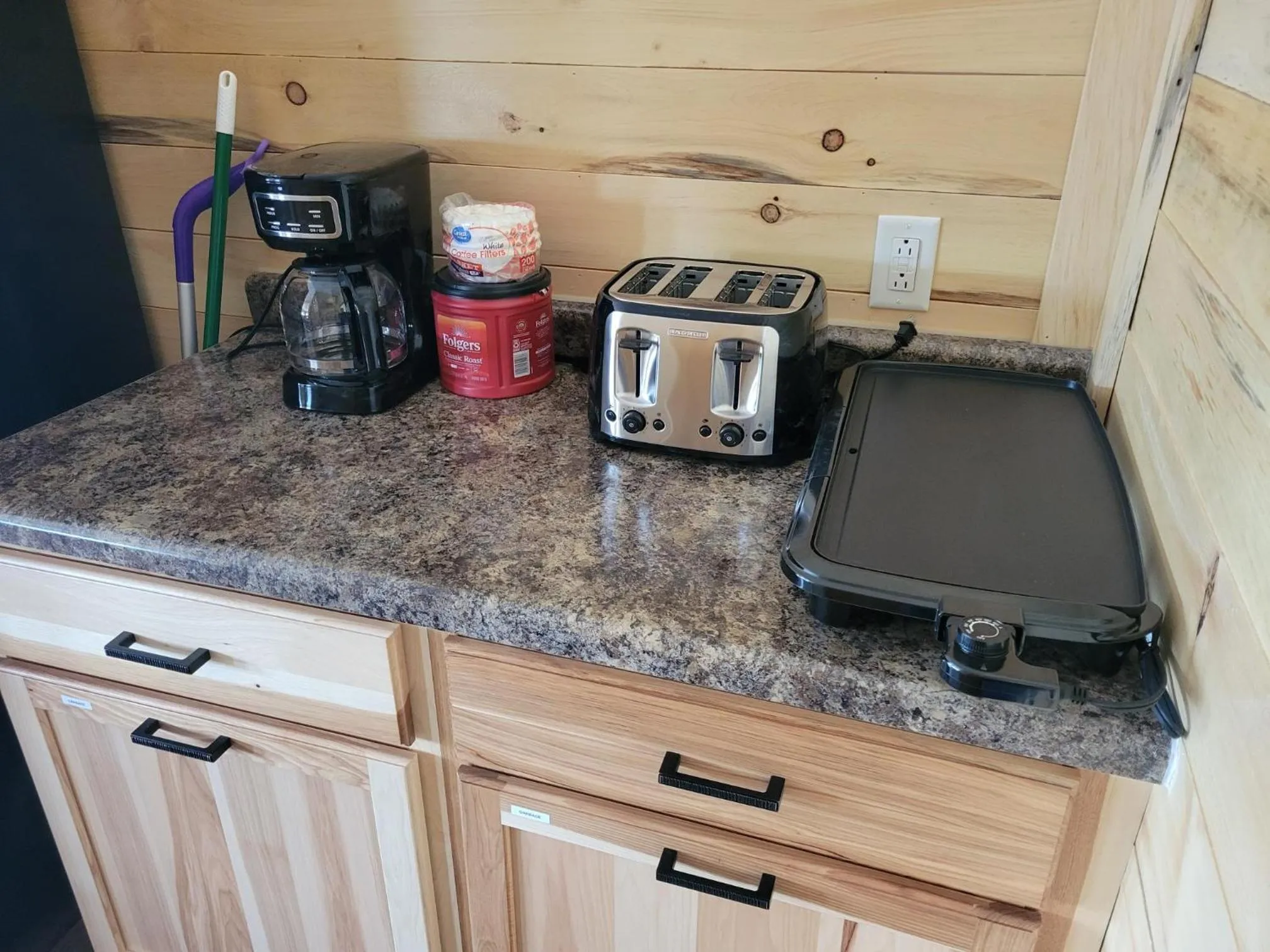 Coffee/tea facilities in Keweenaw Waters Resort