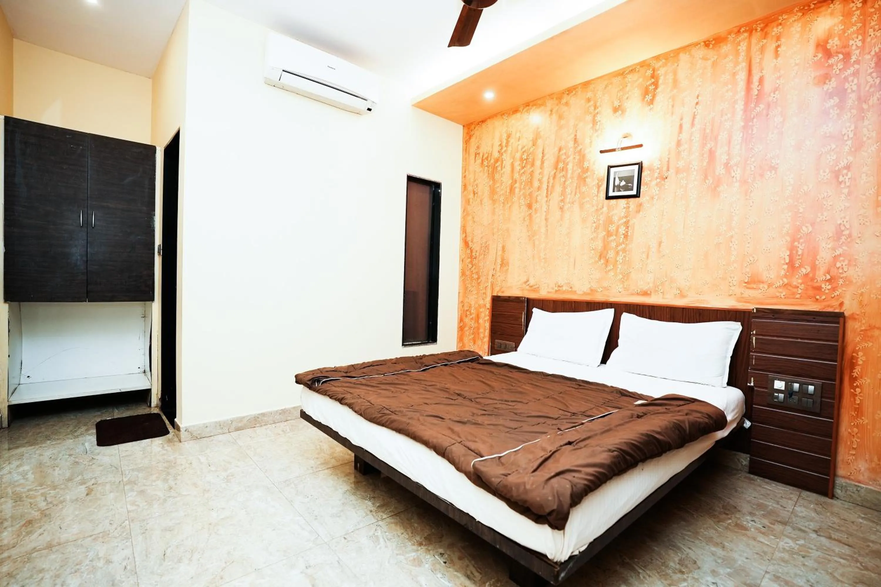 Bedroom, Bed in Dwarka Lawns Cottages