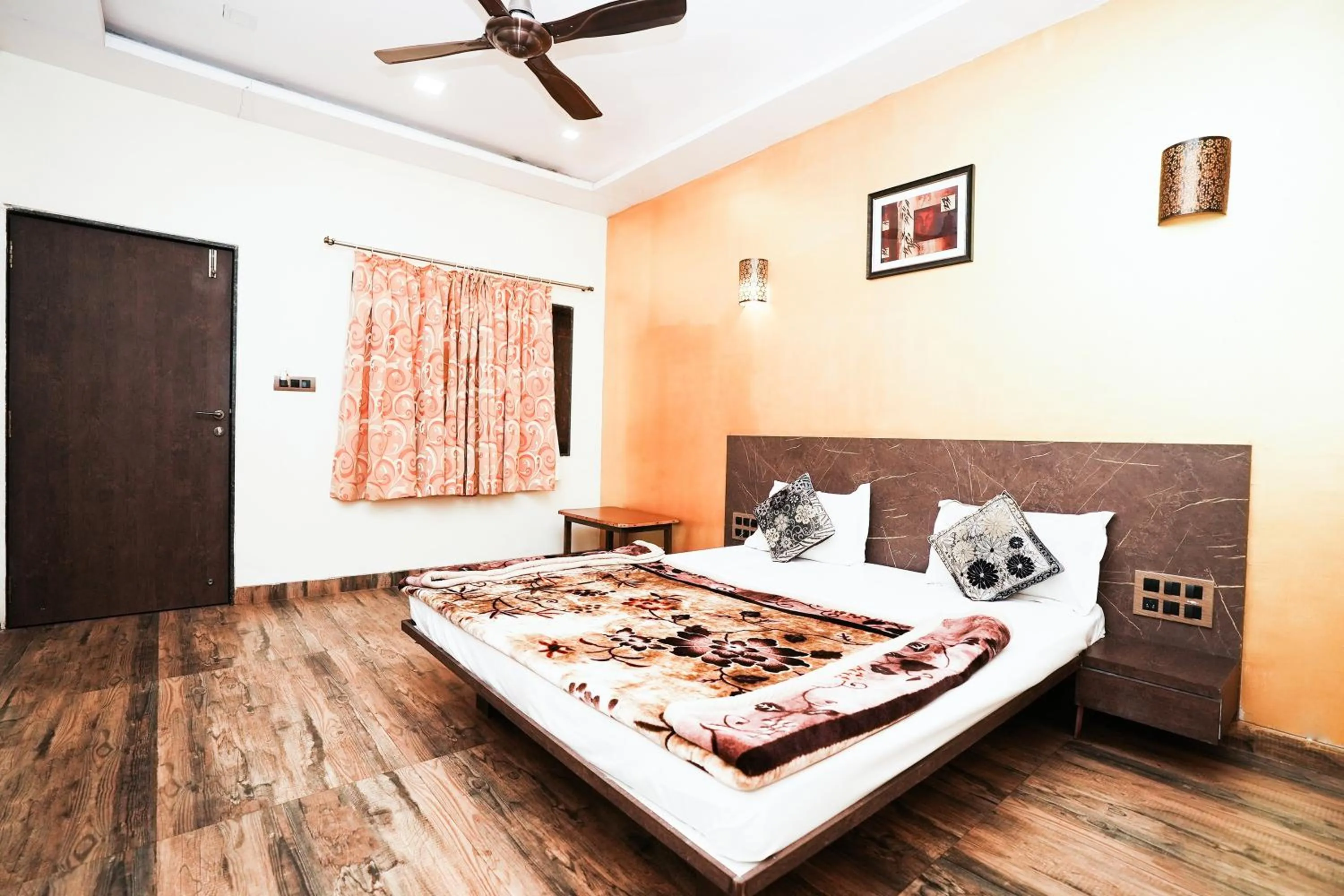 Bedroom, Bed in Dwarka Lawns Cottages