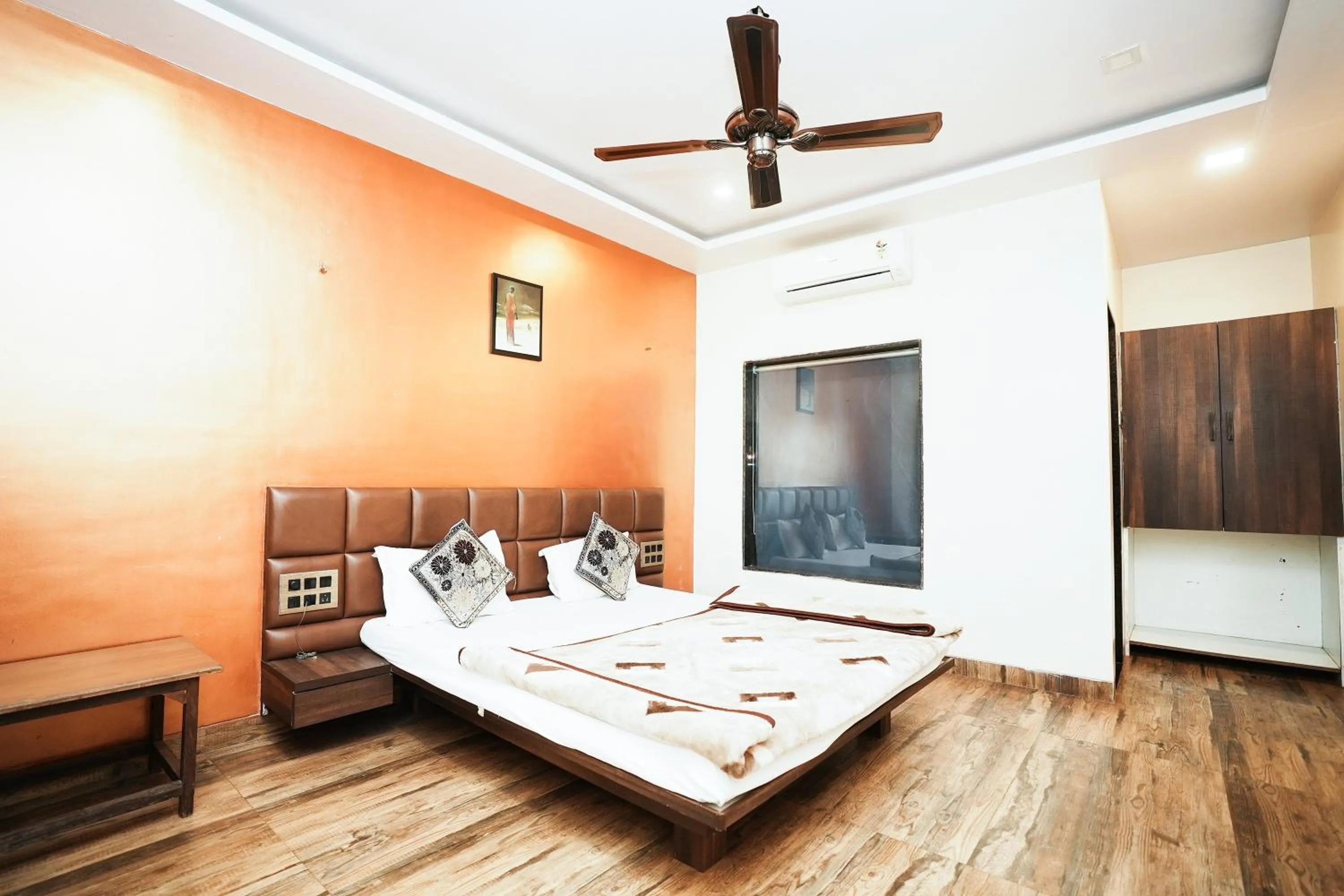 Bedroom, Bed in Dwarka Lawns Cottages