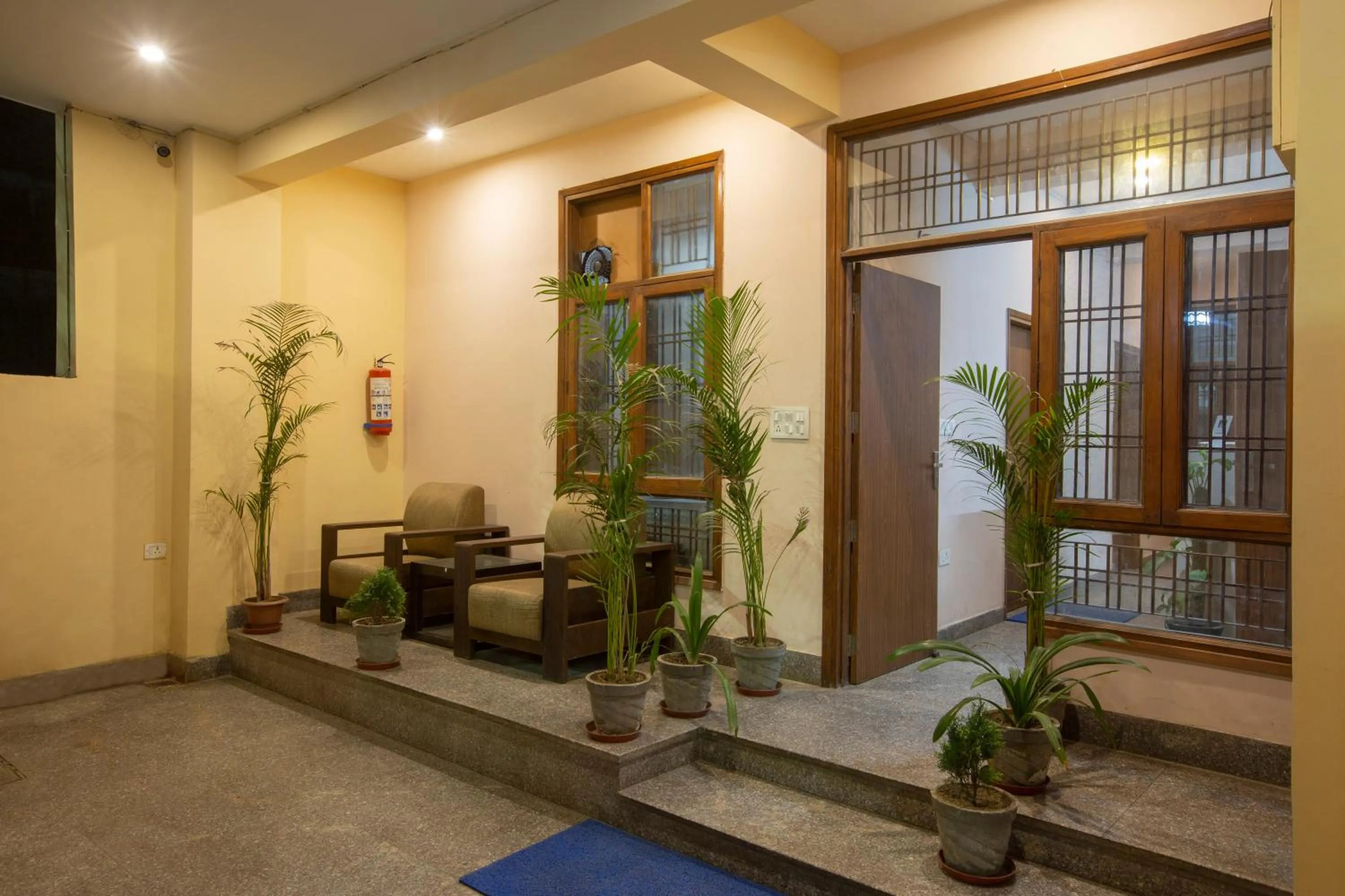 Facade/entrance in Hotel Ginger Palace By Aura