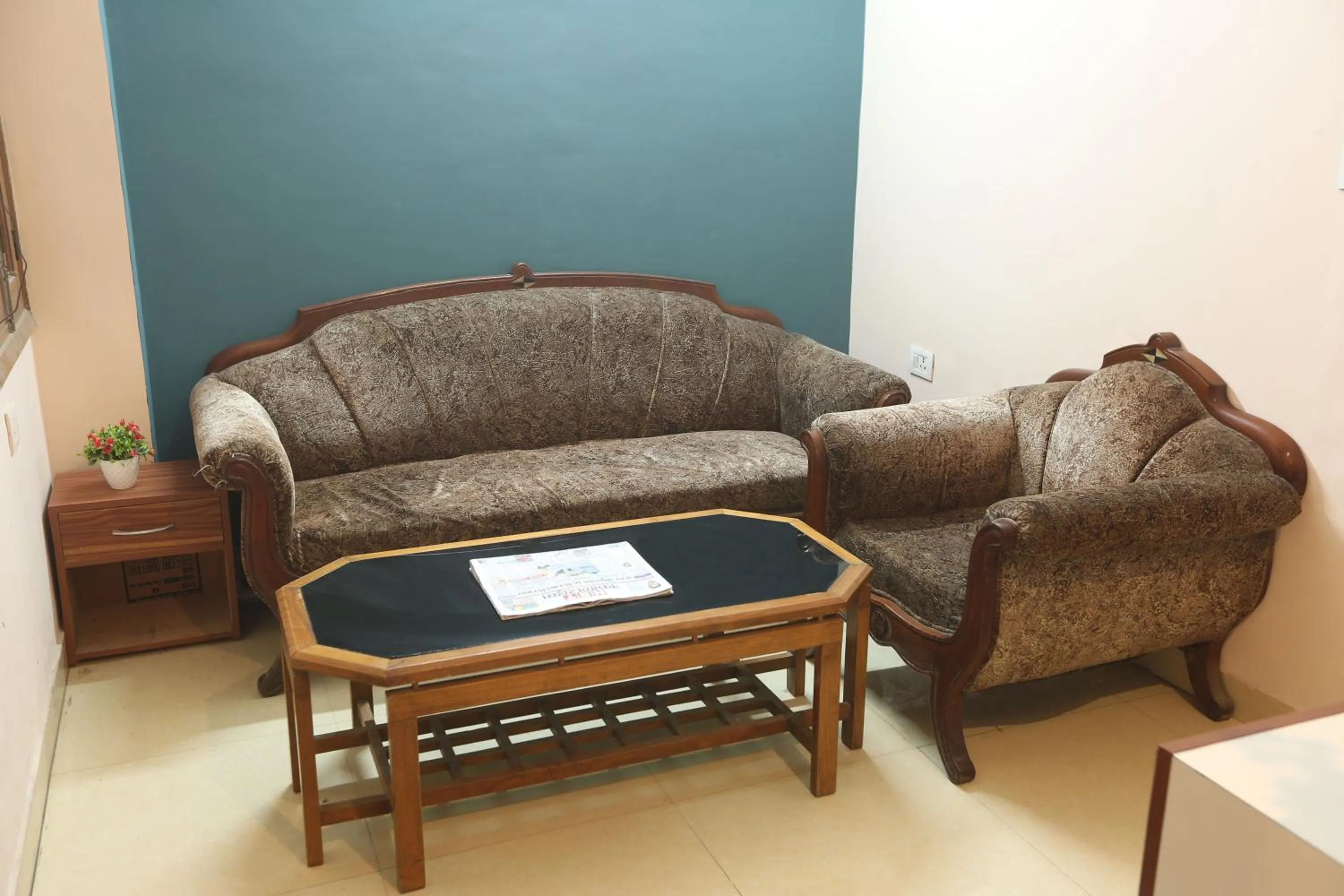 Seating area in Hotel Ginger Palace By Aura