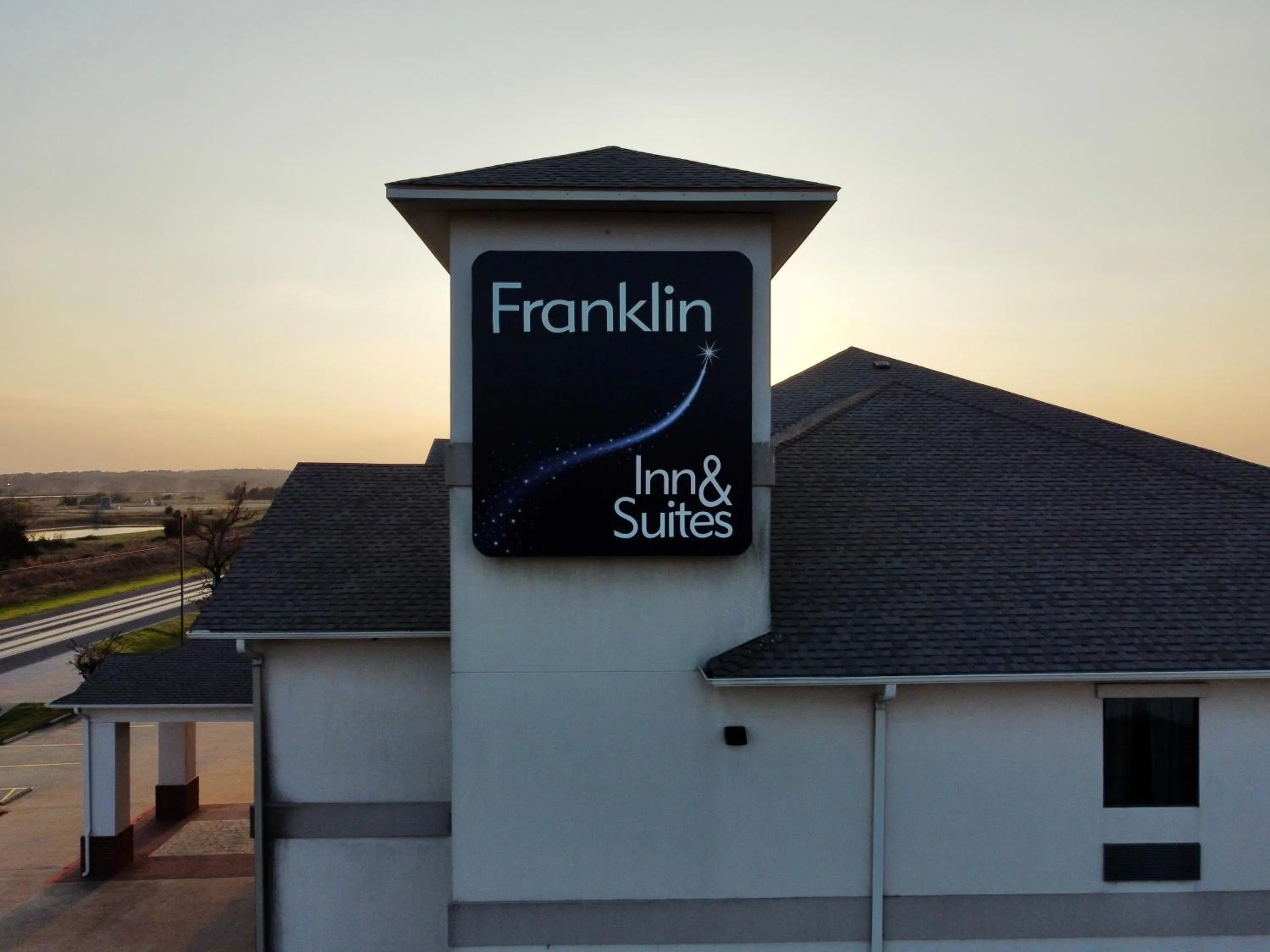 Property logo or sign in Franklin Inn & Suites