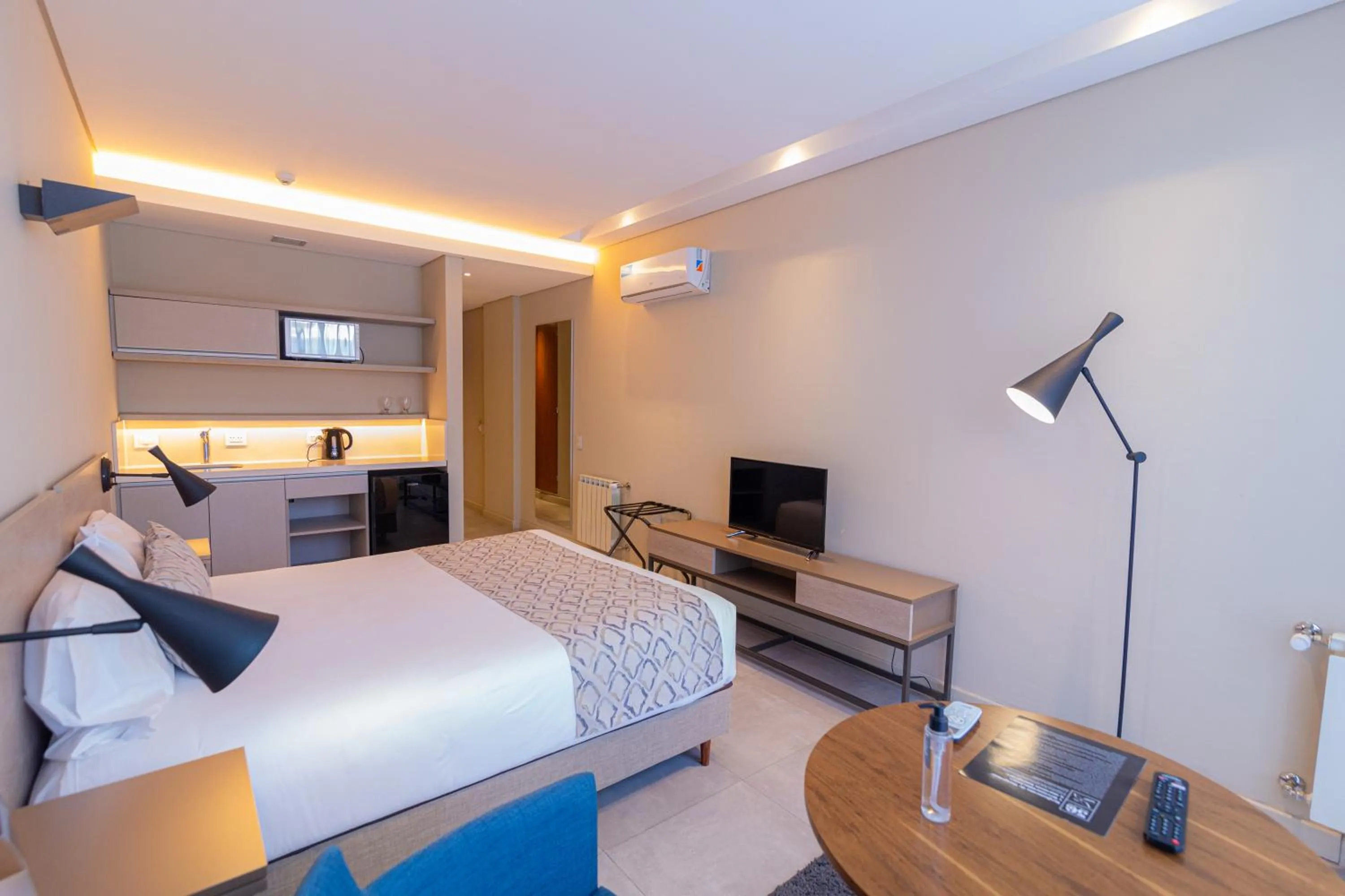 TV and multimedia, Bed in Hotel Treinta-Seis
