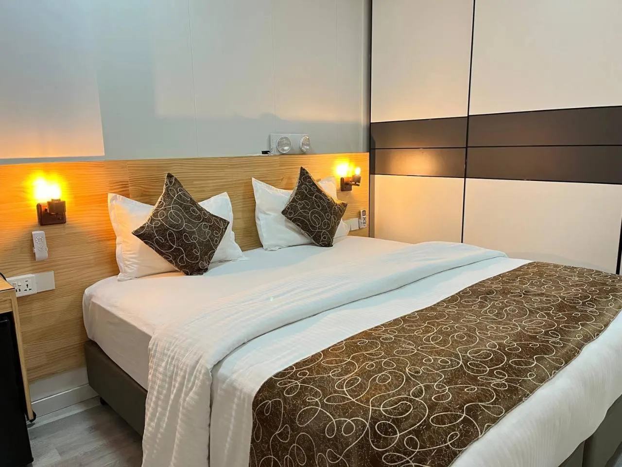 Bed in Tourist Inn Grand