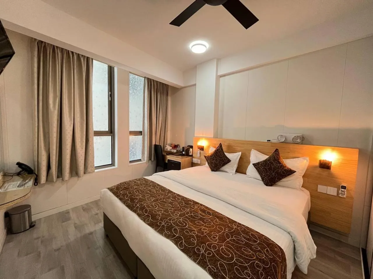 Bed in Tourist Inn Grand