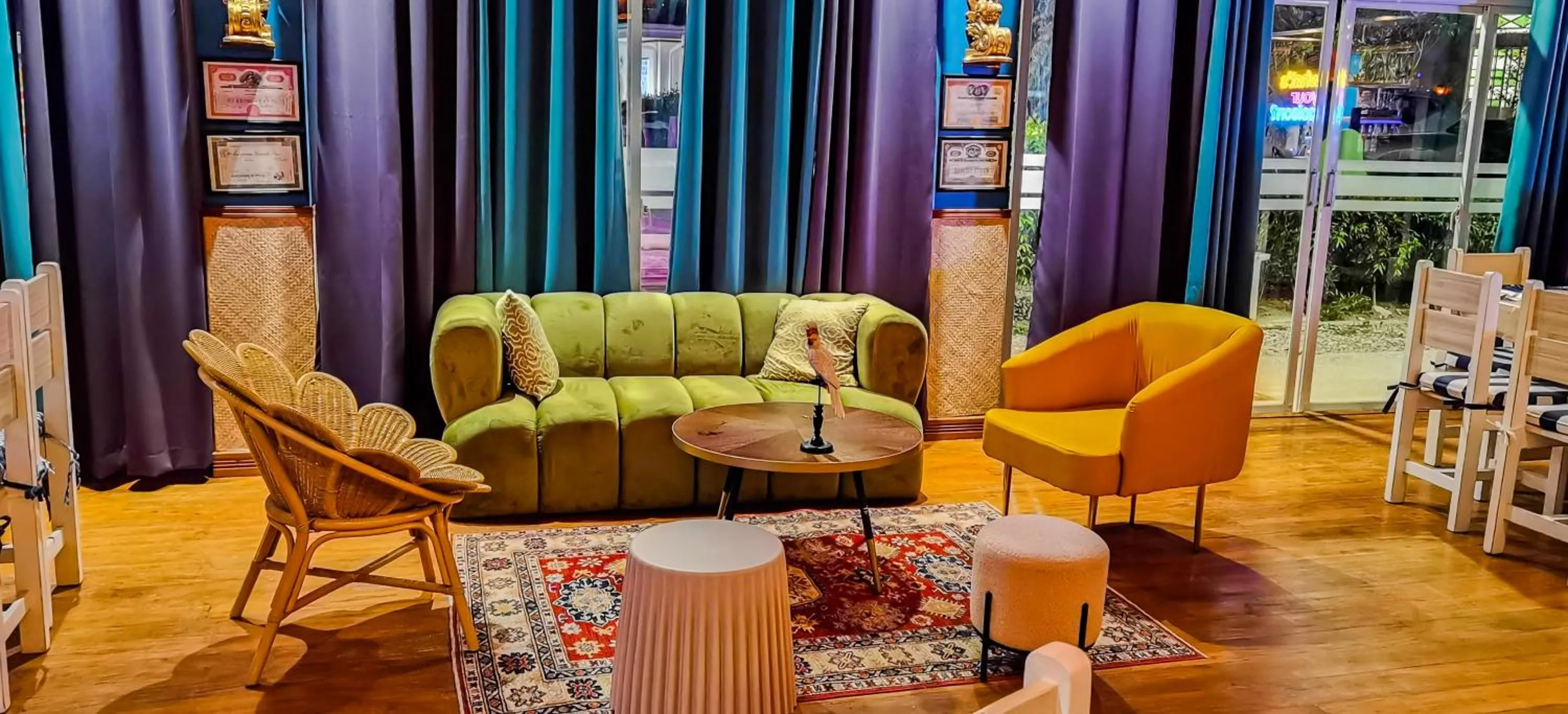 Restaurant/places to eat in UNWND Boutique Hotel Calatagan