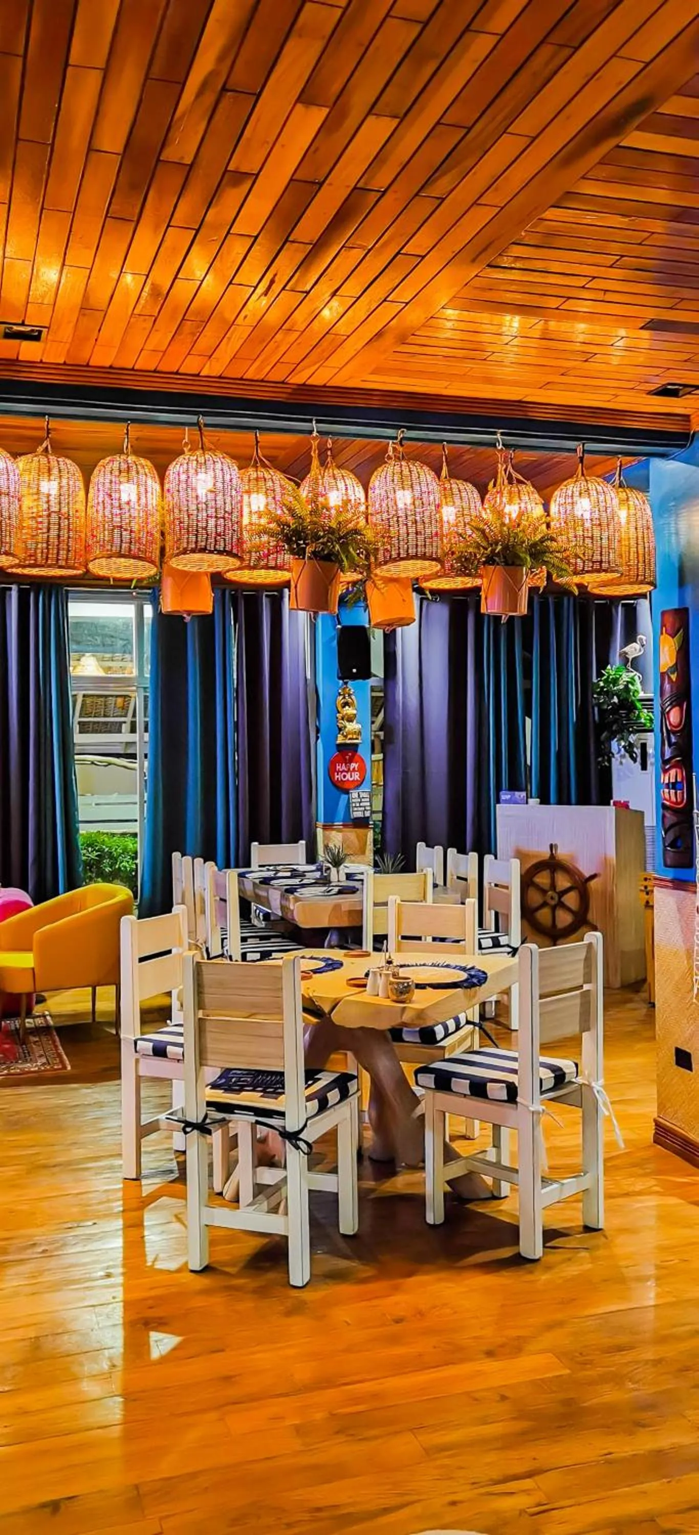 Restaurant/places to eat in UNWND Boutique Hotel Calatagan