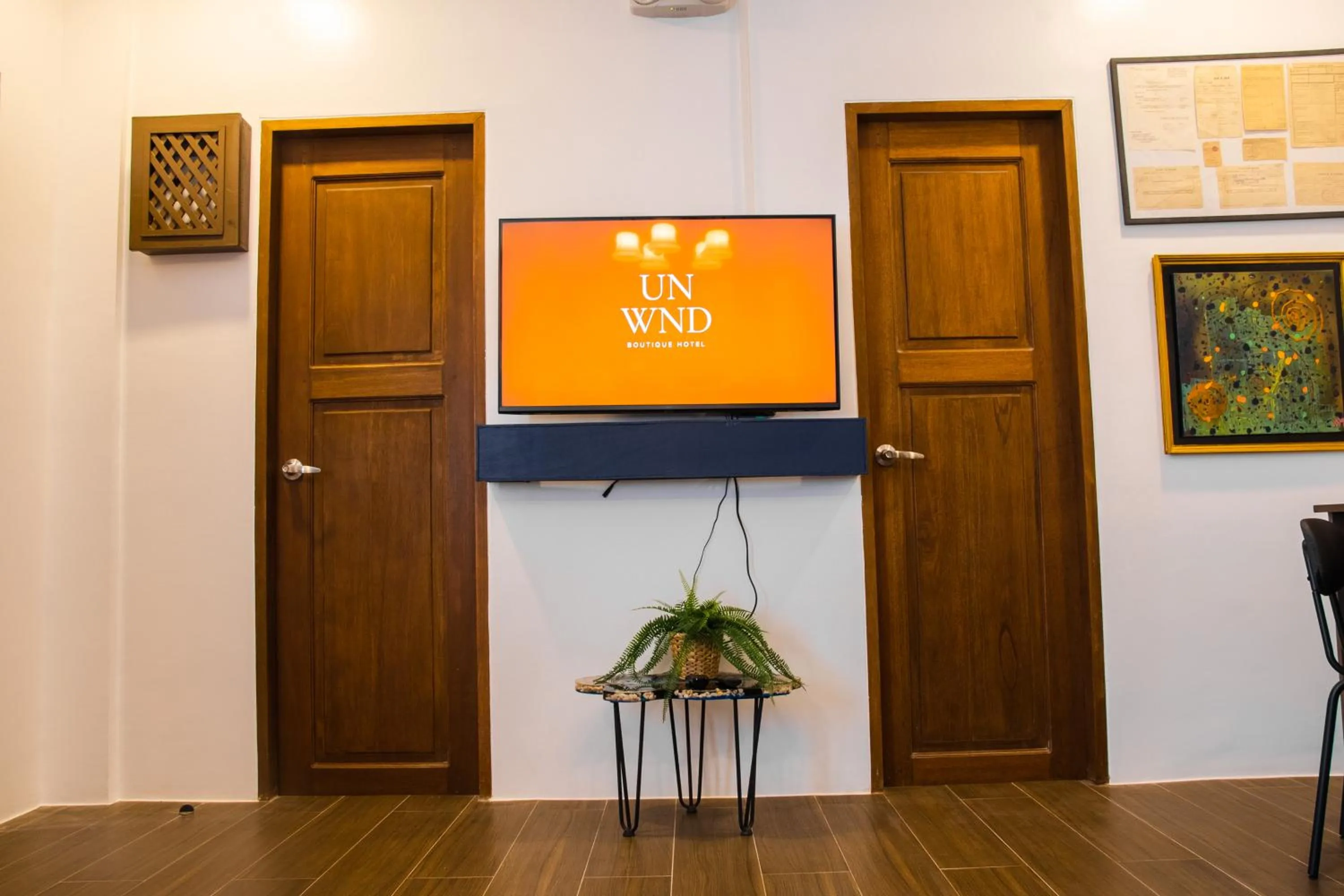 TV and multimedia in UNWND Boutique Hotel Calatagan