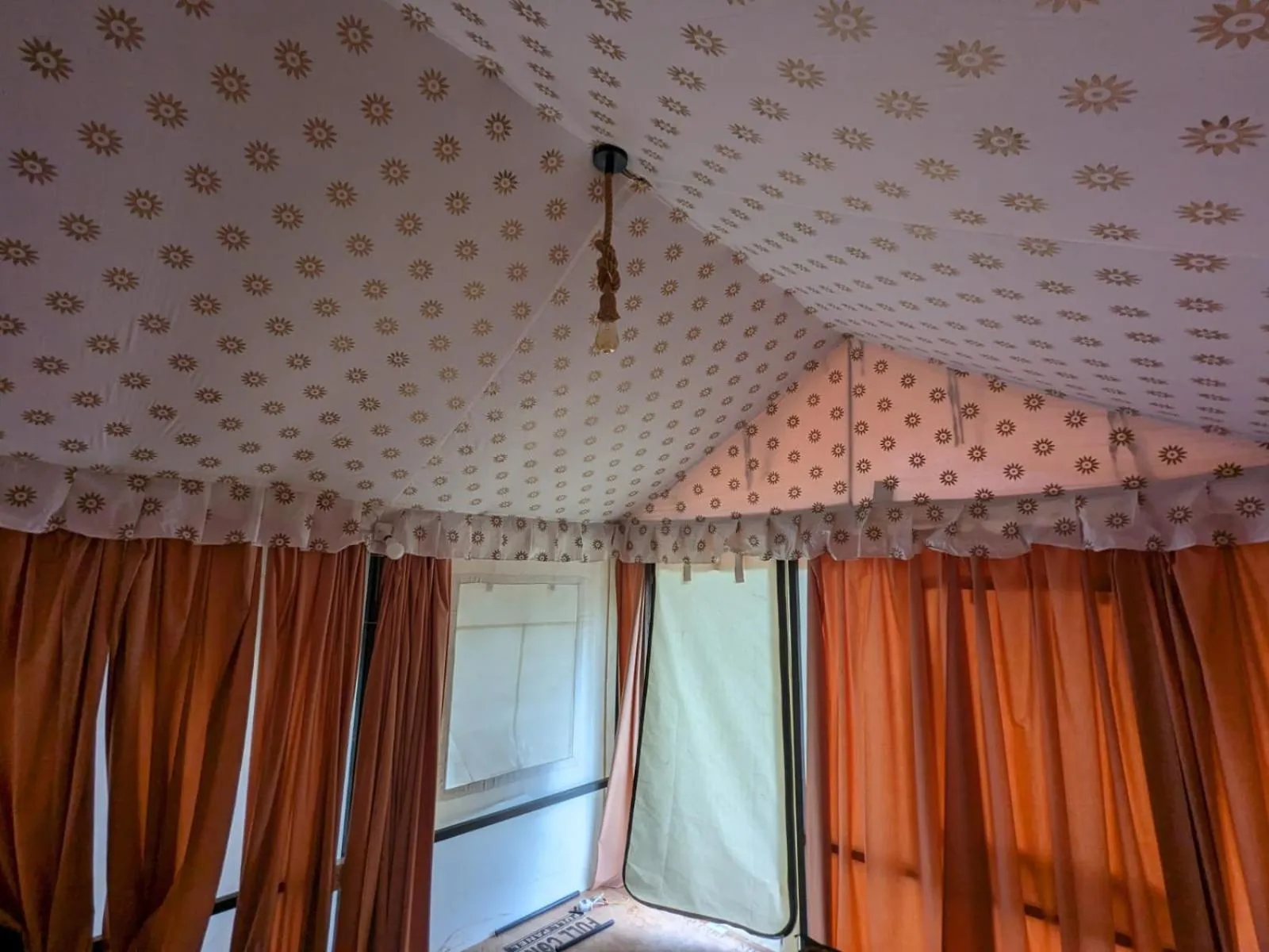 Photo of the whole room in Panshet Camping