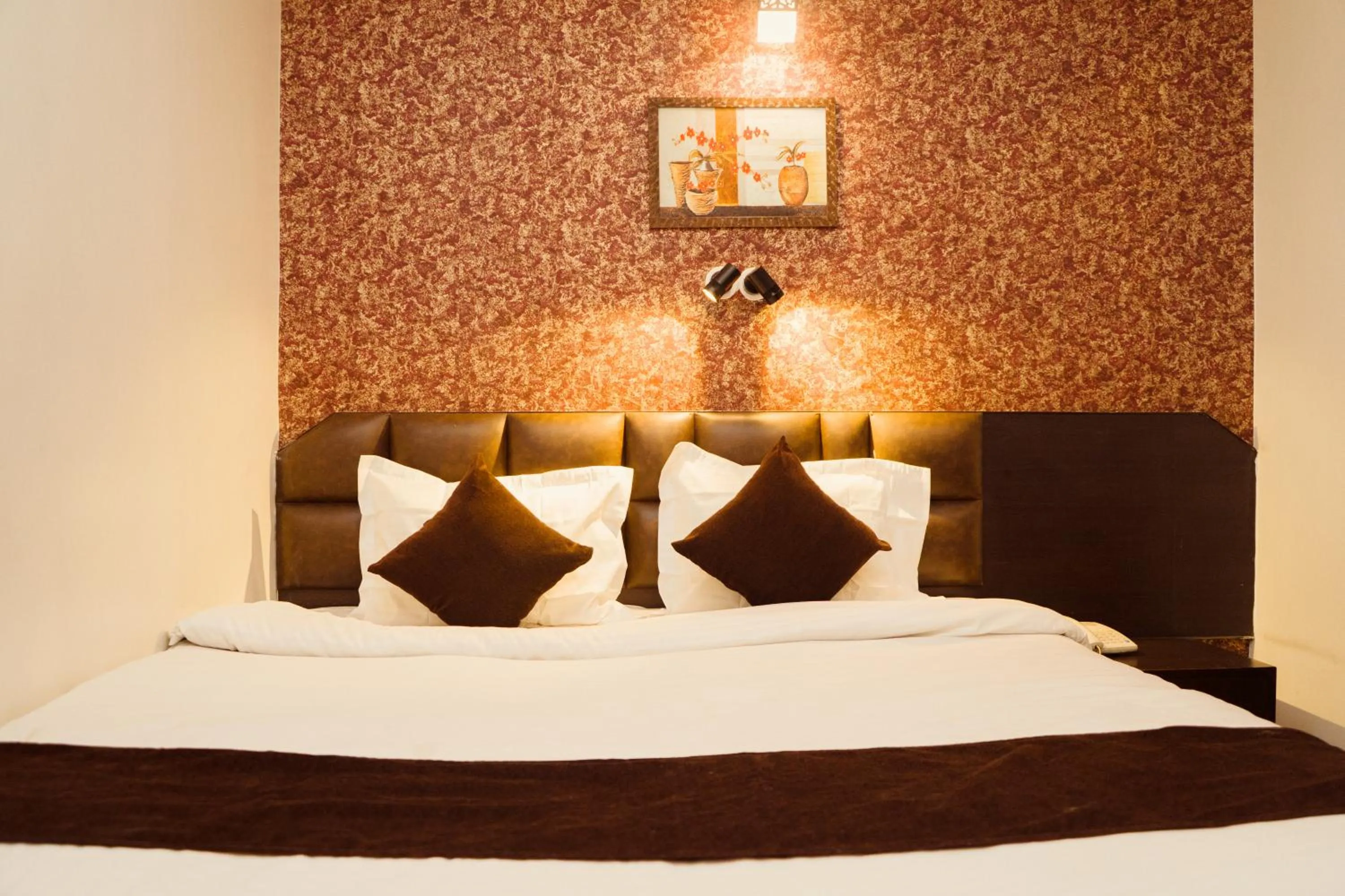 Bed in Hotel Siddhi Vinayak Regency, Mg Marg