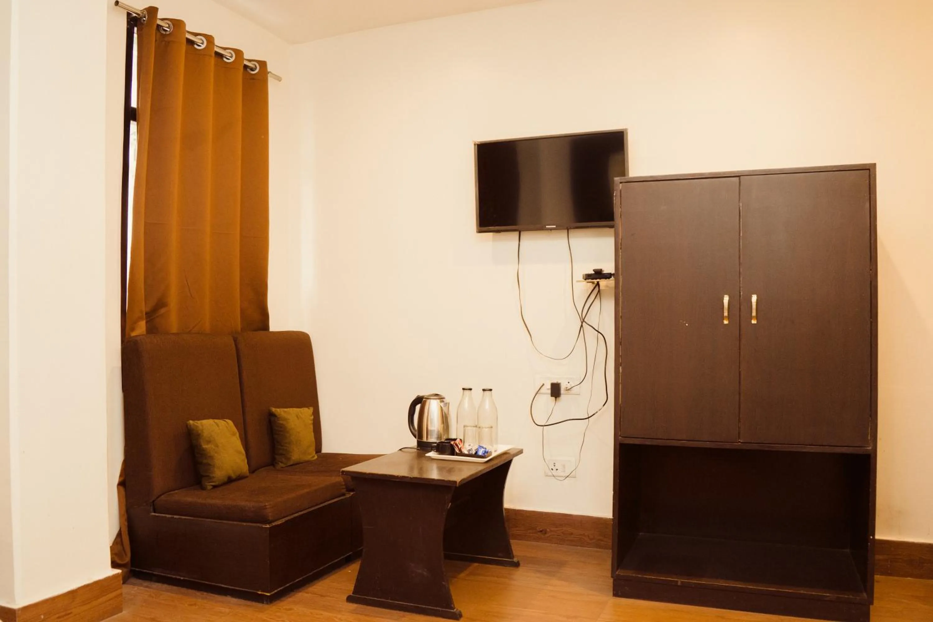 Hotel Siddhi Vinayak Regency, Mg Marg