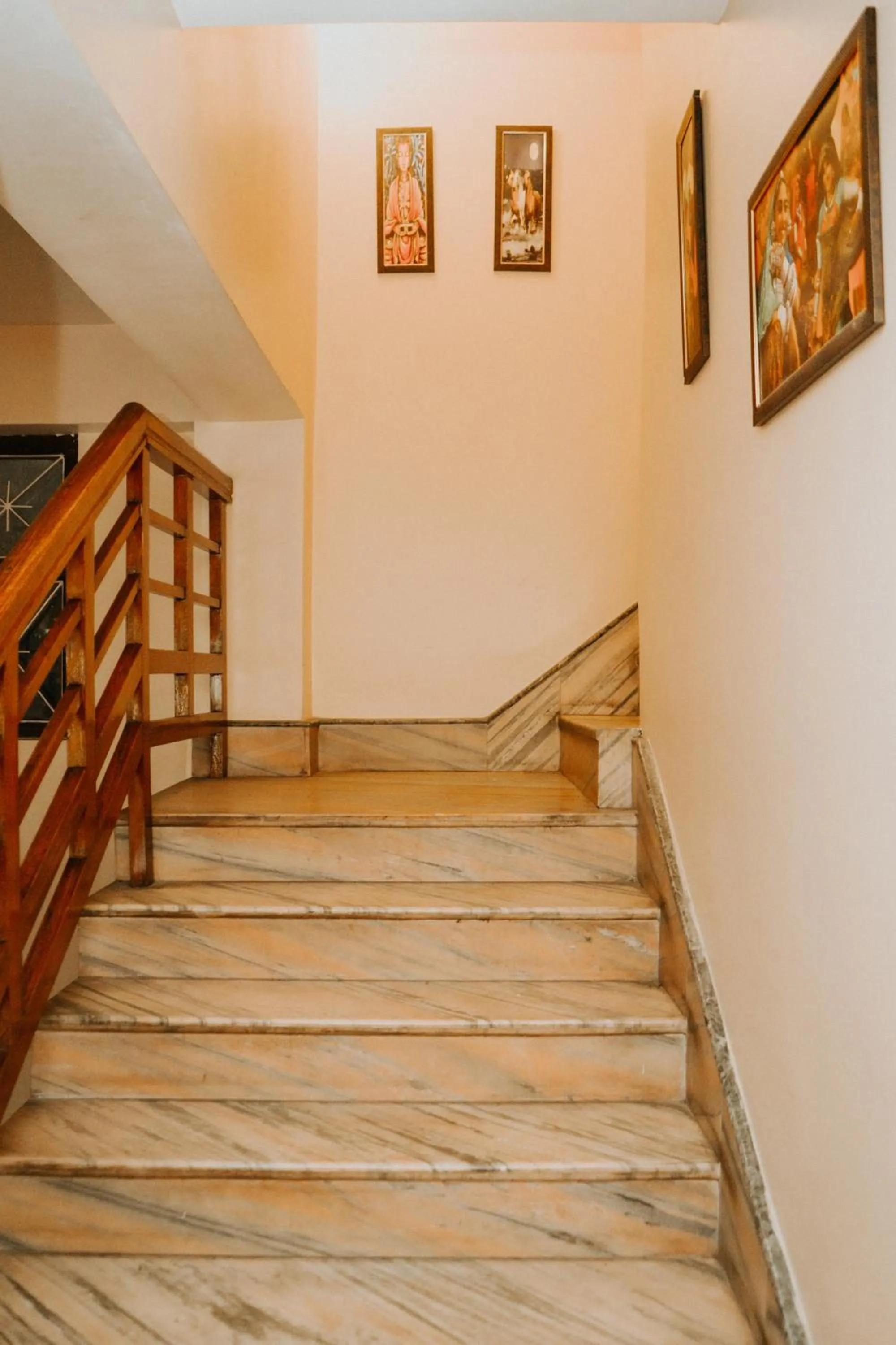 Hotel Siddhi Vinayak Regency, Mg Marg