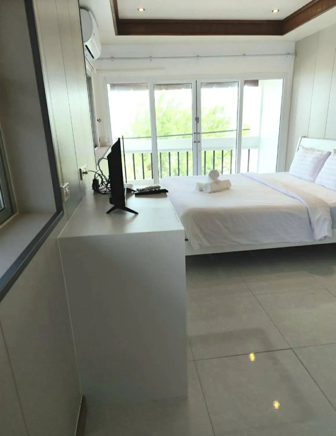 Bed in Seaside Palace Hotel