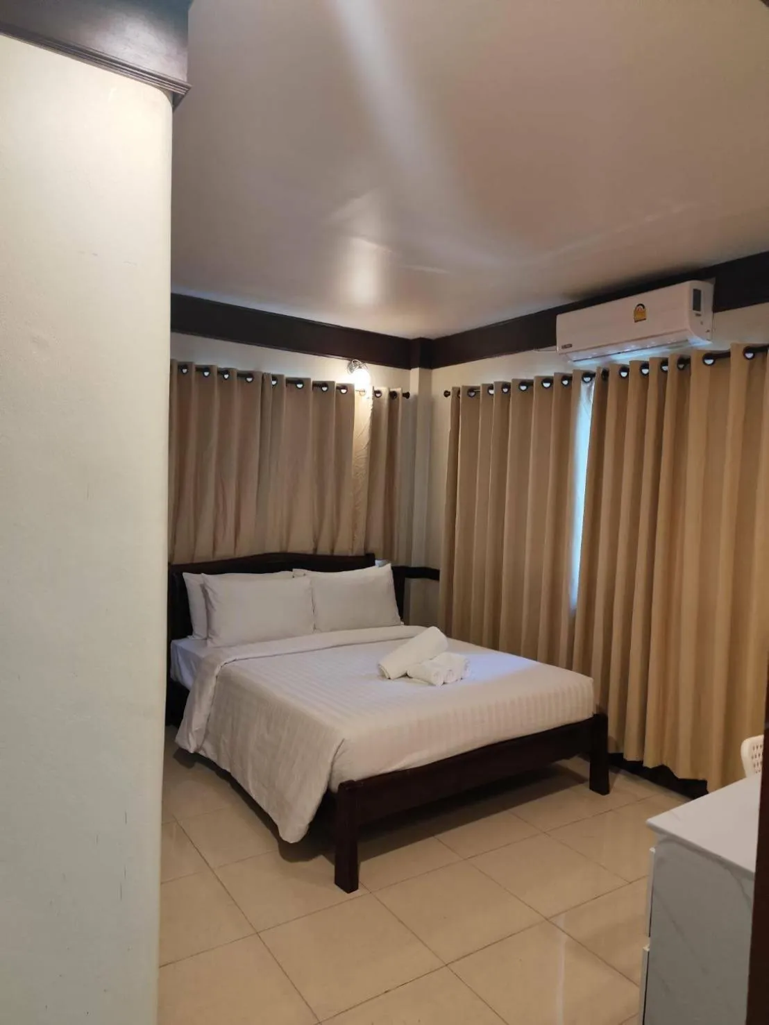 Bed in Seaside Palace Hotel