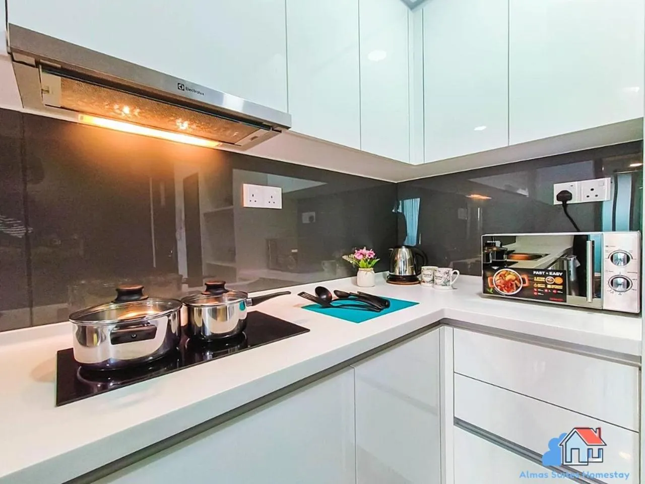 Coffee/tea facilities in Almas Suites @ Puteri Harbour