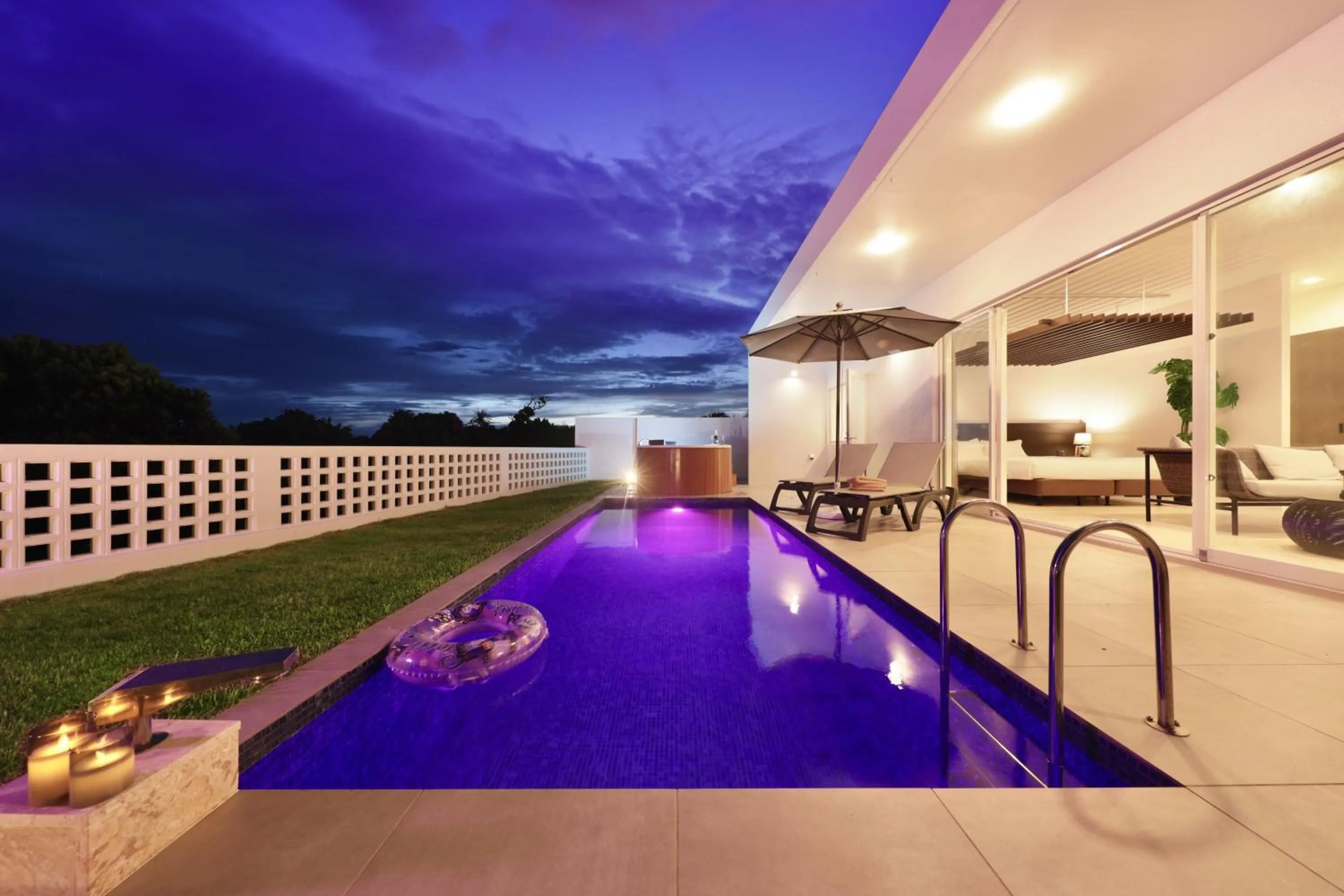 Night in Crystal Villa Bayside