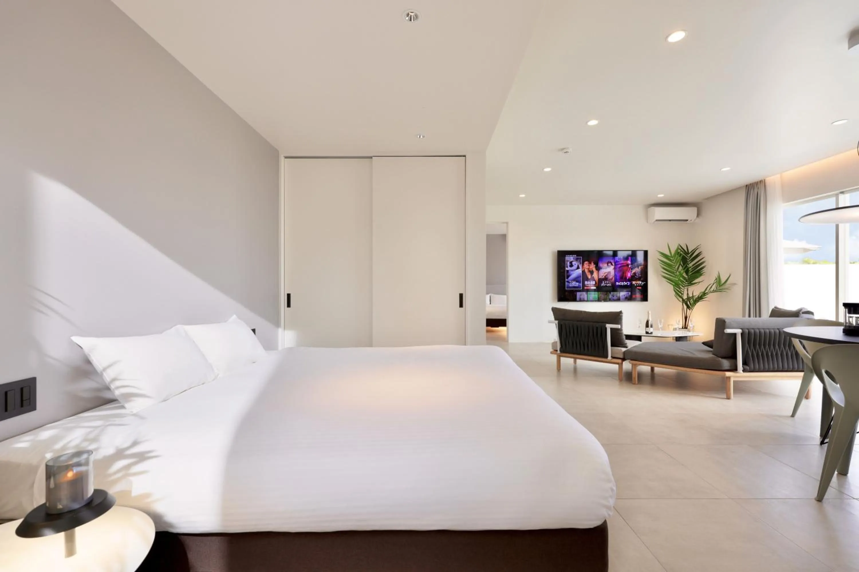 Living room, Bed in Crystal Villa Bayside