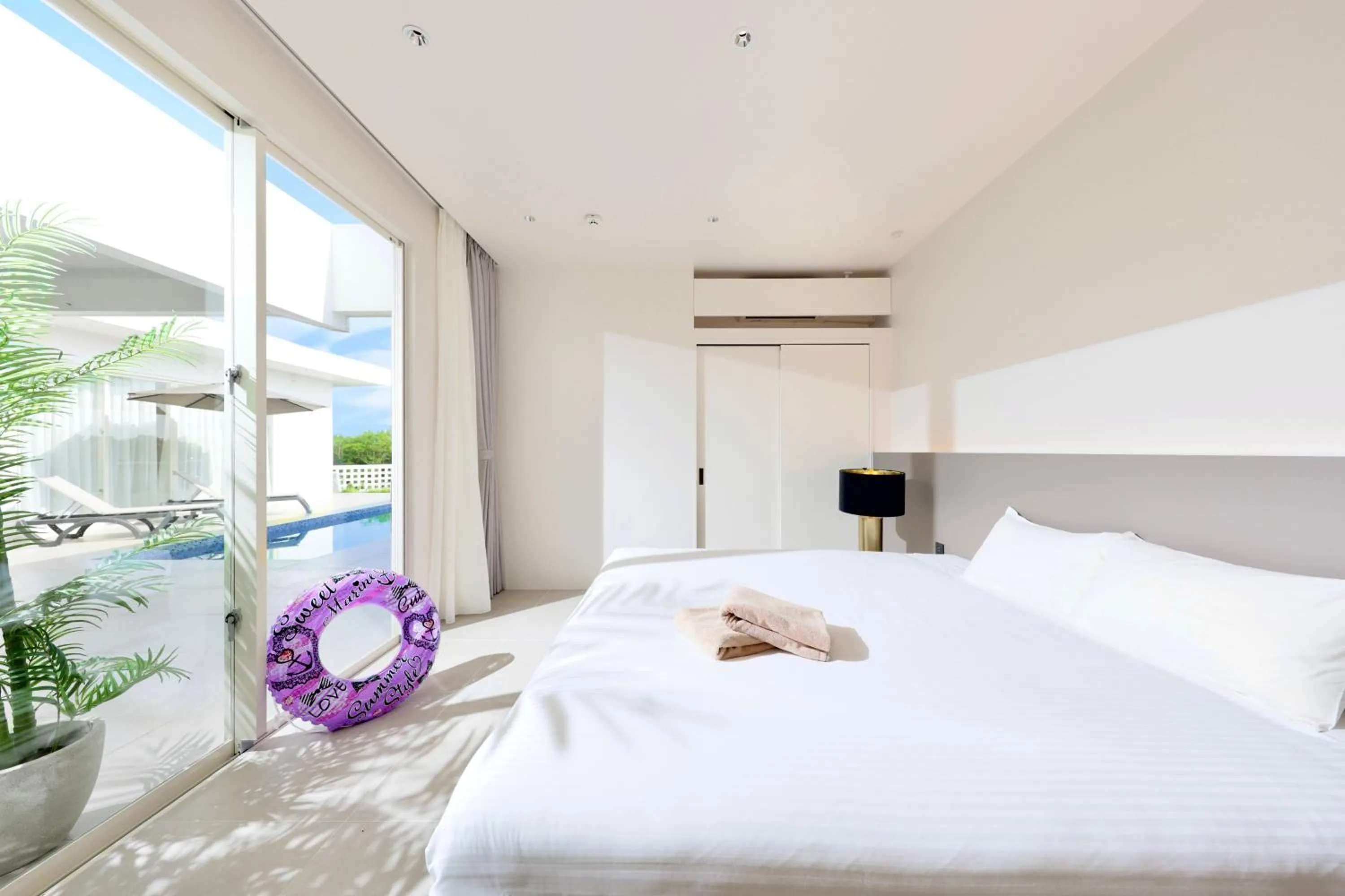 Bedroom, Bed in Crystal Villa Bayside