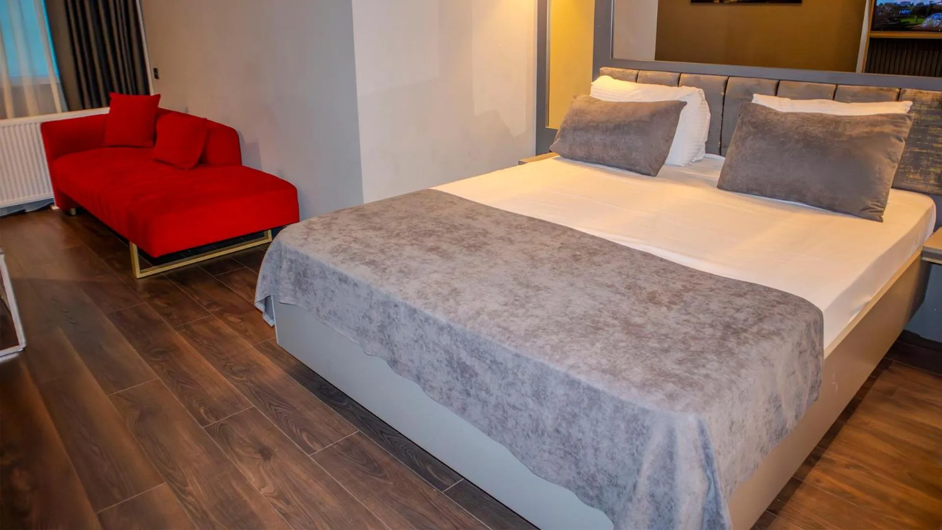 Photo of the whole room, Bed in 216 Eagle Palace Suite