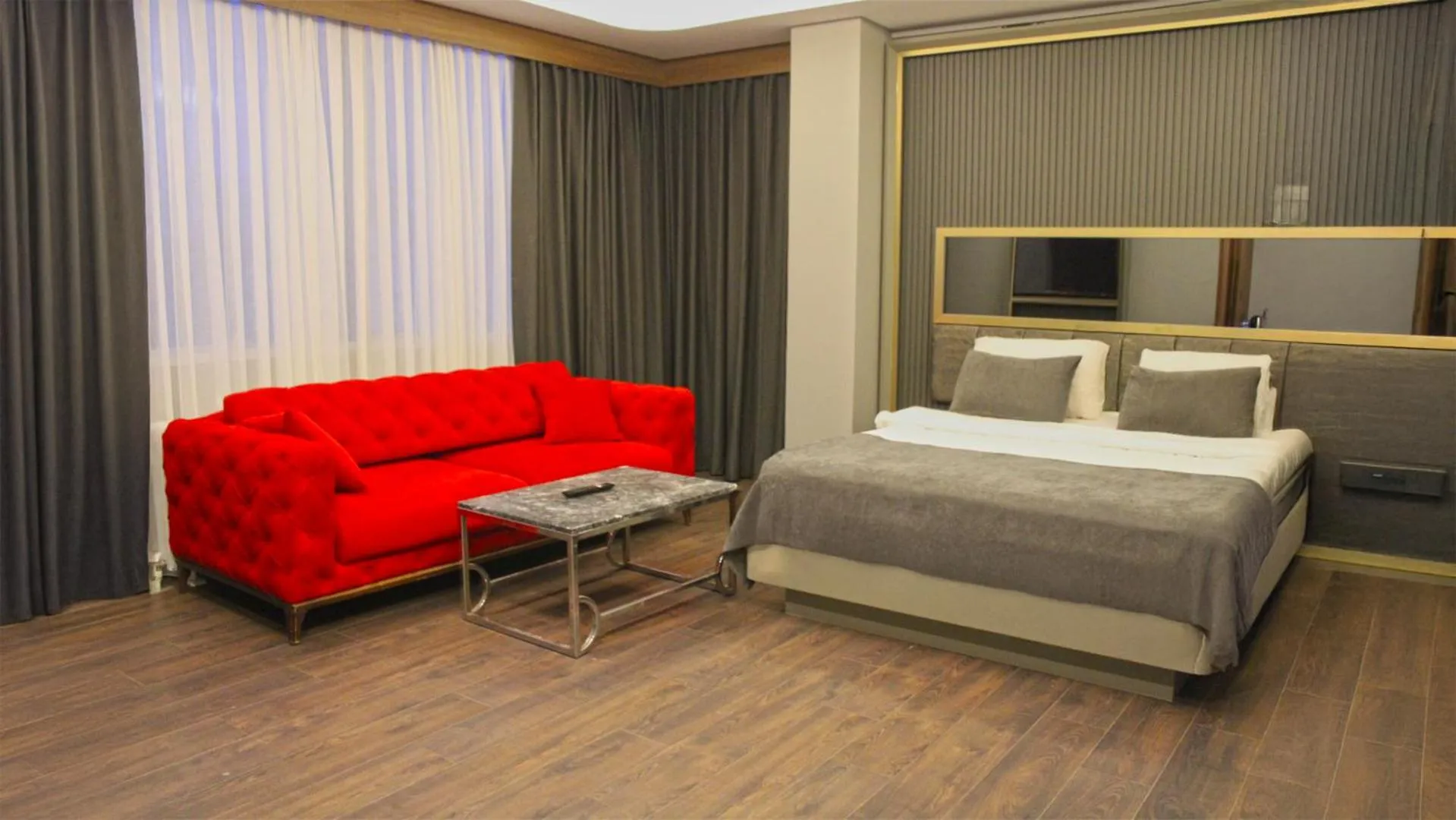 Seating area, Bed in 216 Eagle Palace Suite