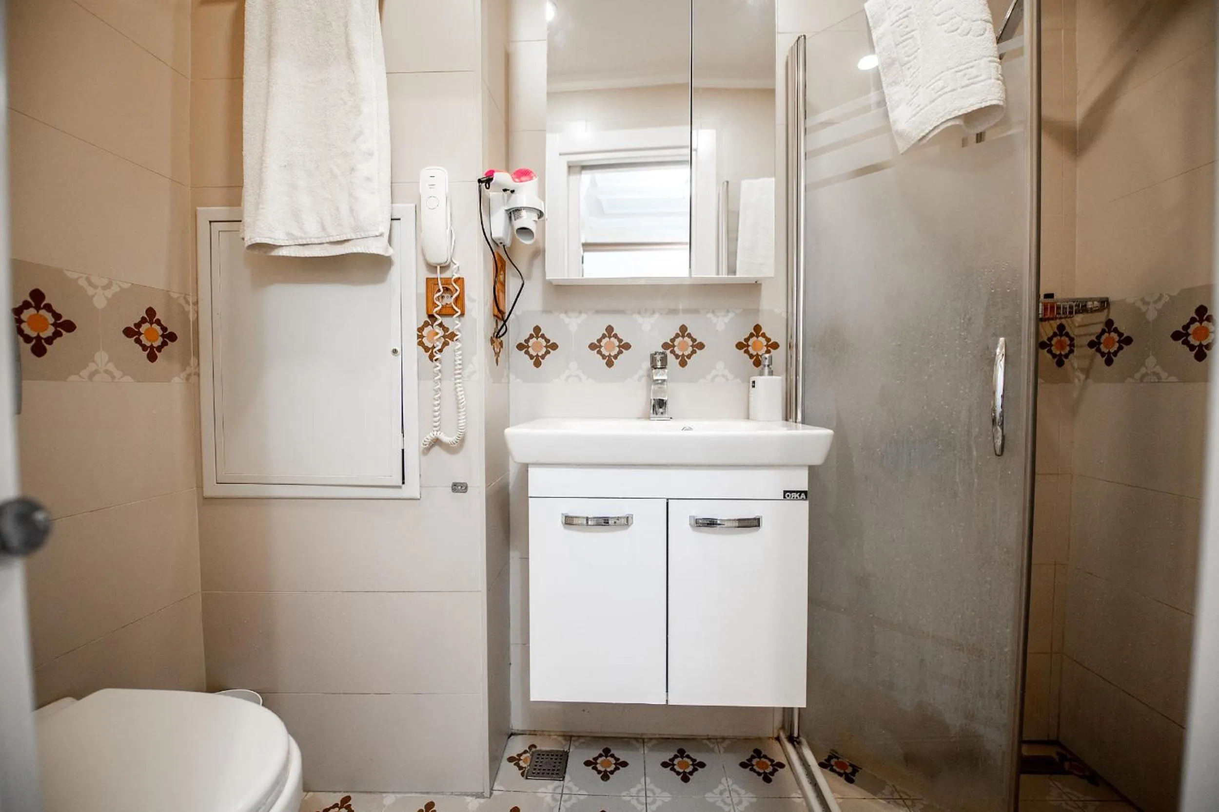 Shower in Linfer Hotel Taksim