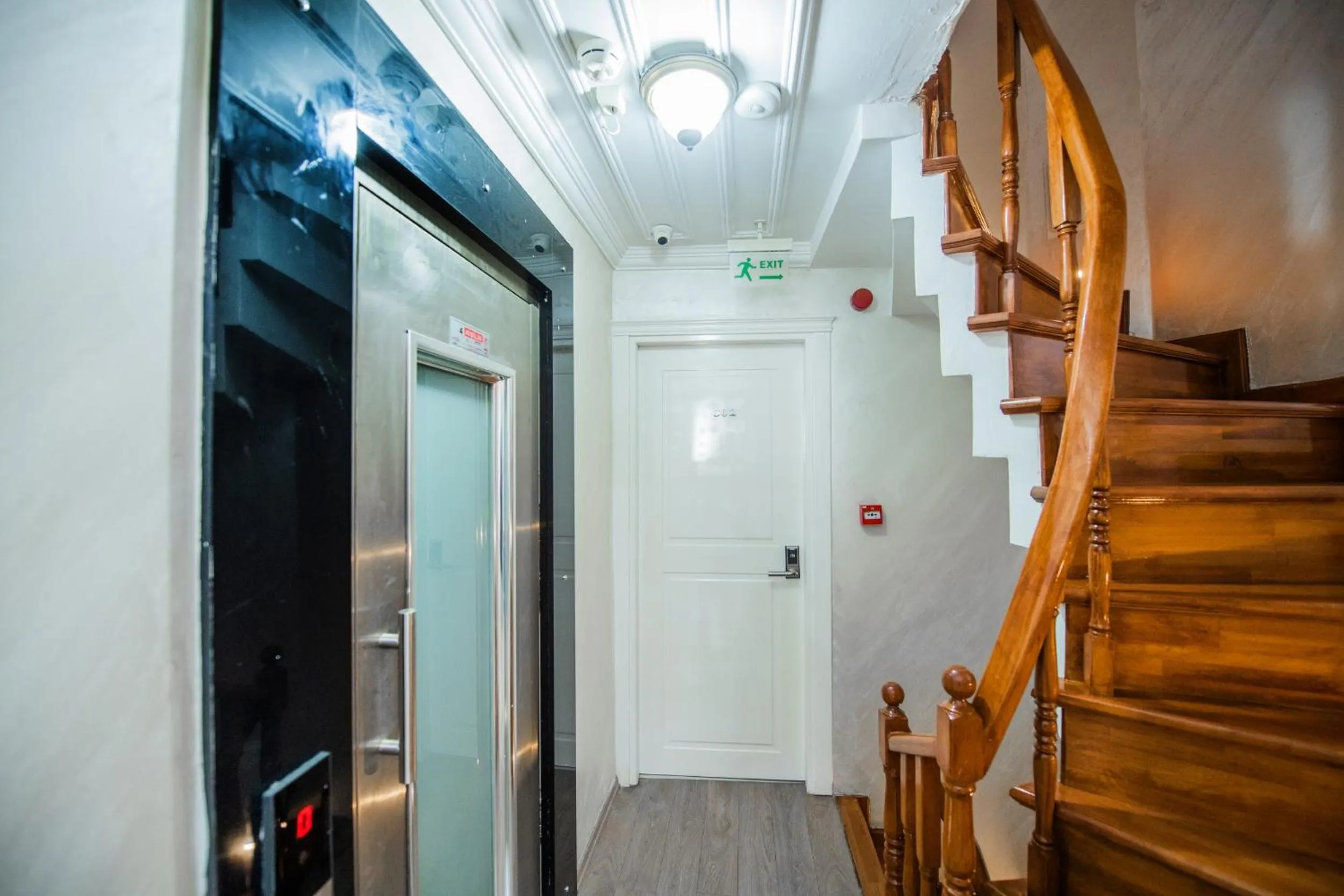 elevator in Linfer Hotel Taksim