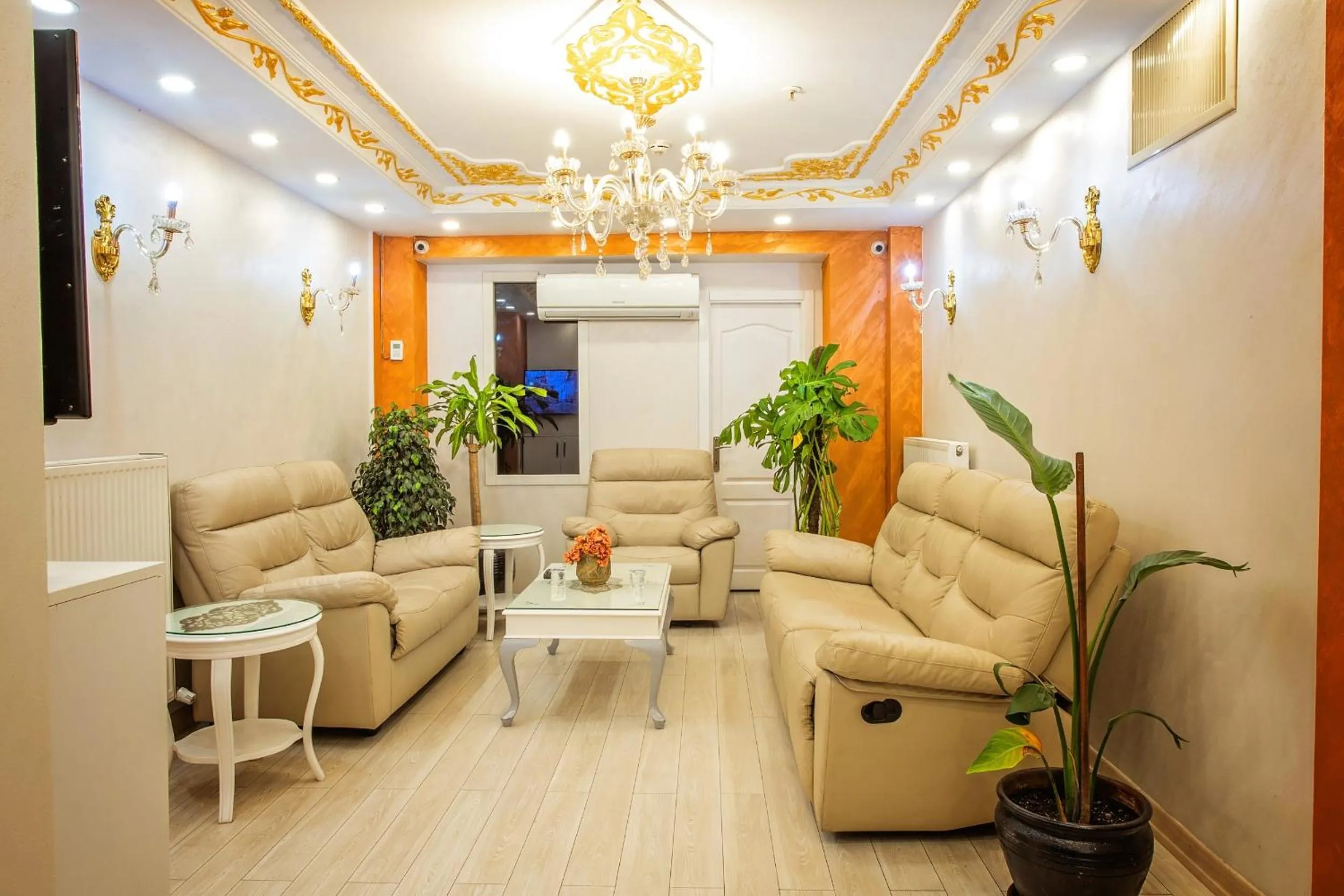 Seating area in Linfer Hotel Taksim