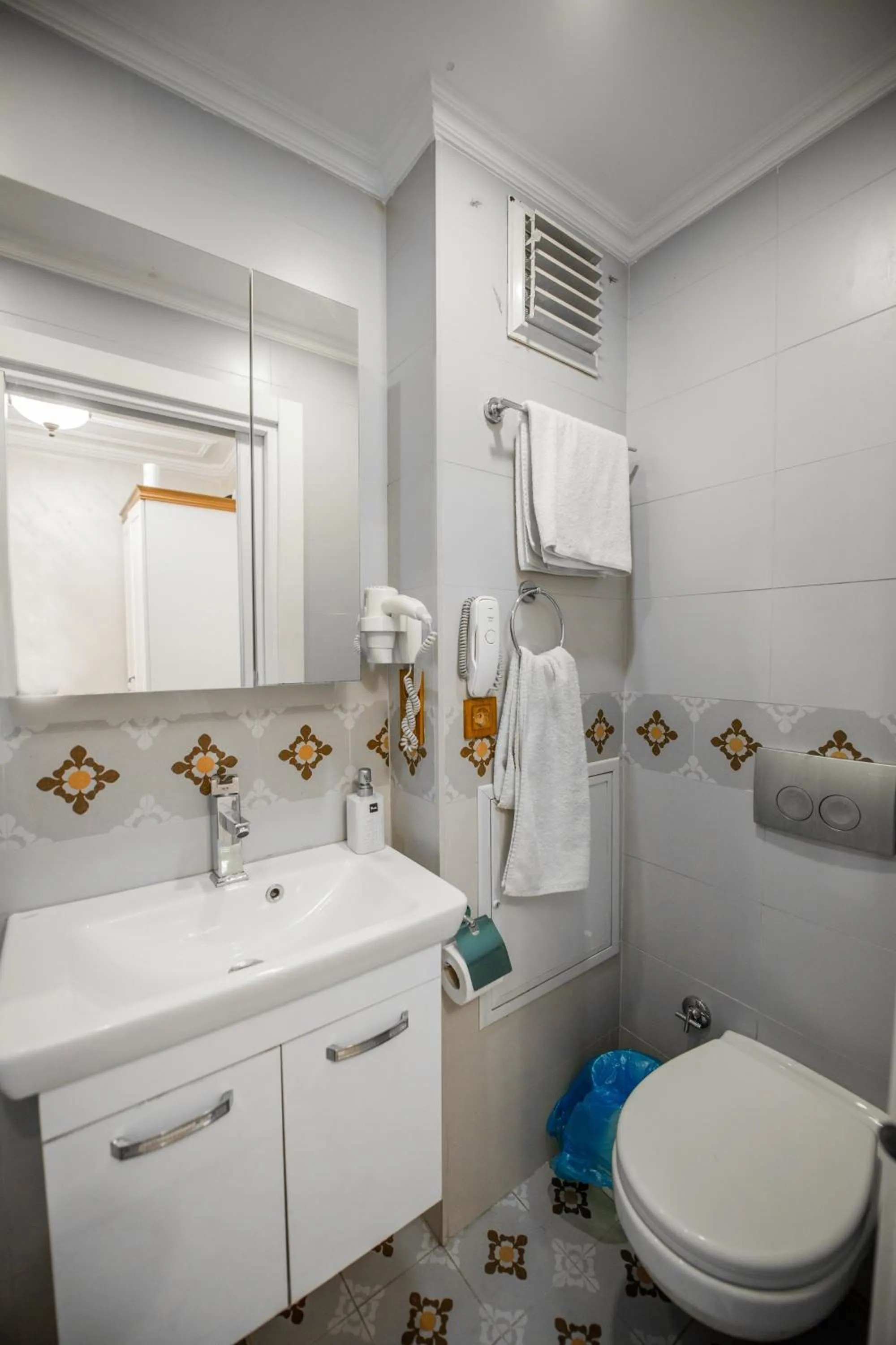 Toilet in Linfer Hotel Taksim