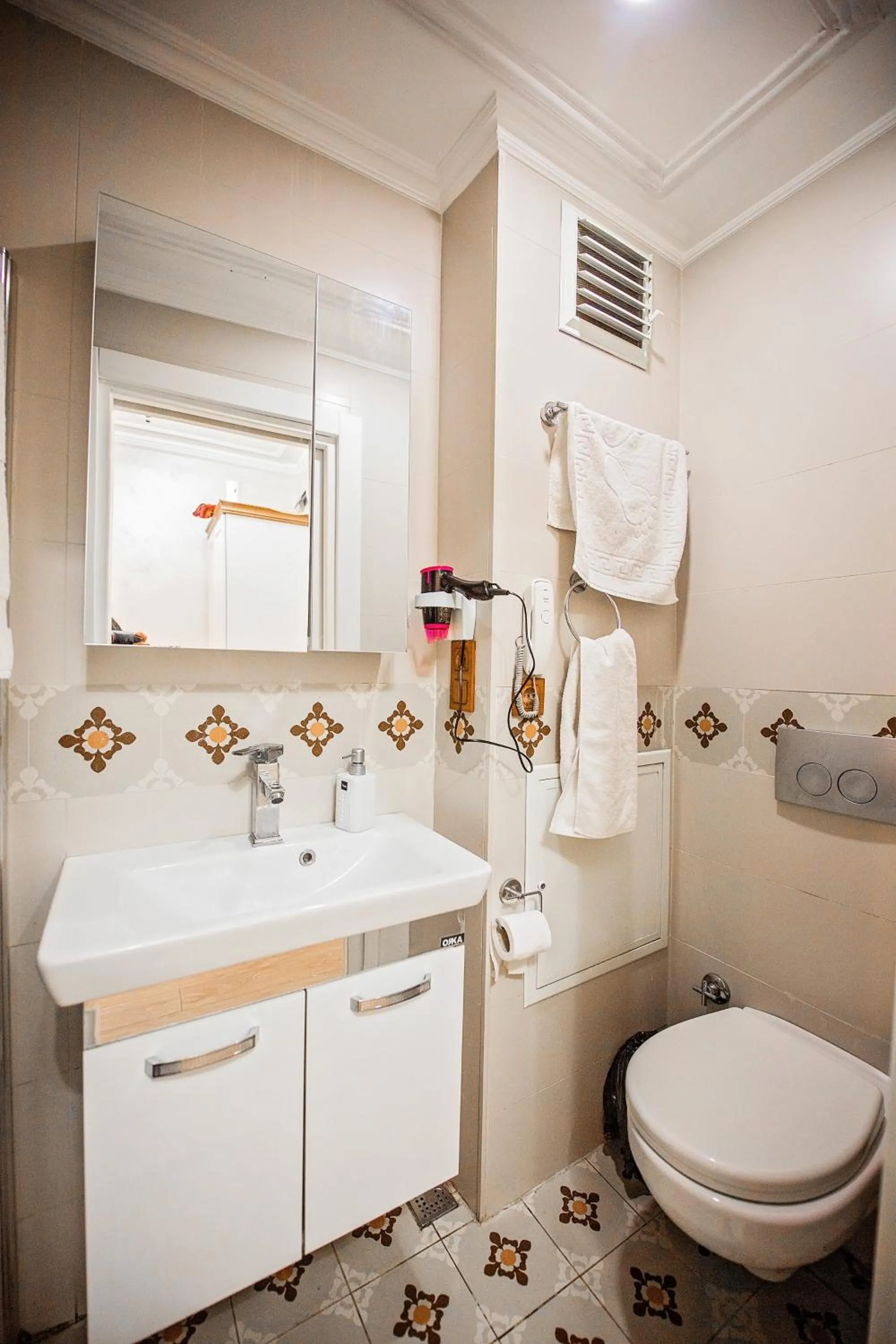 Shower in Linfer Hotel Taksim
