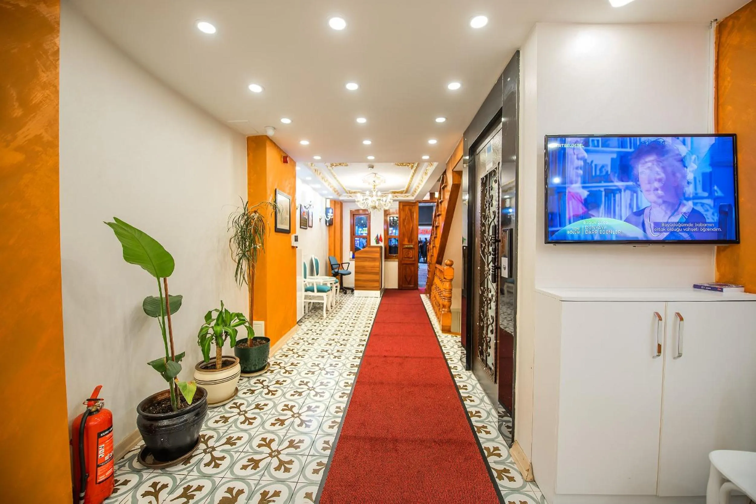 Communal lounge/ TV room in Linfer Hotel Taksim