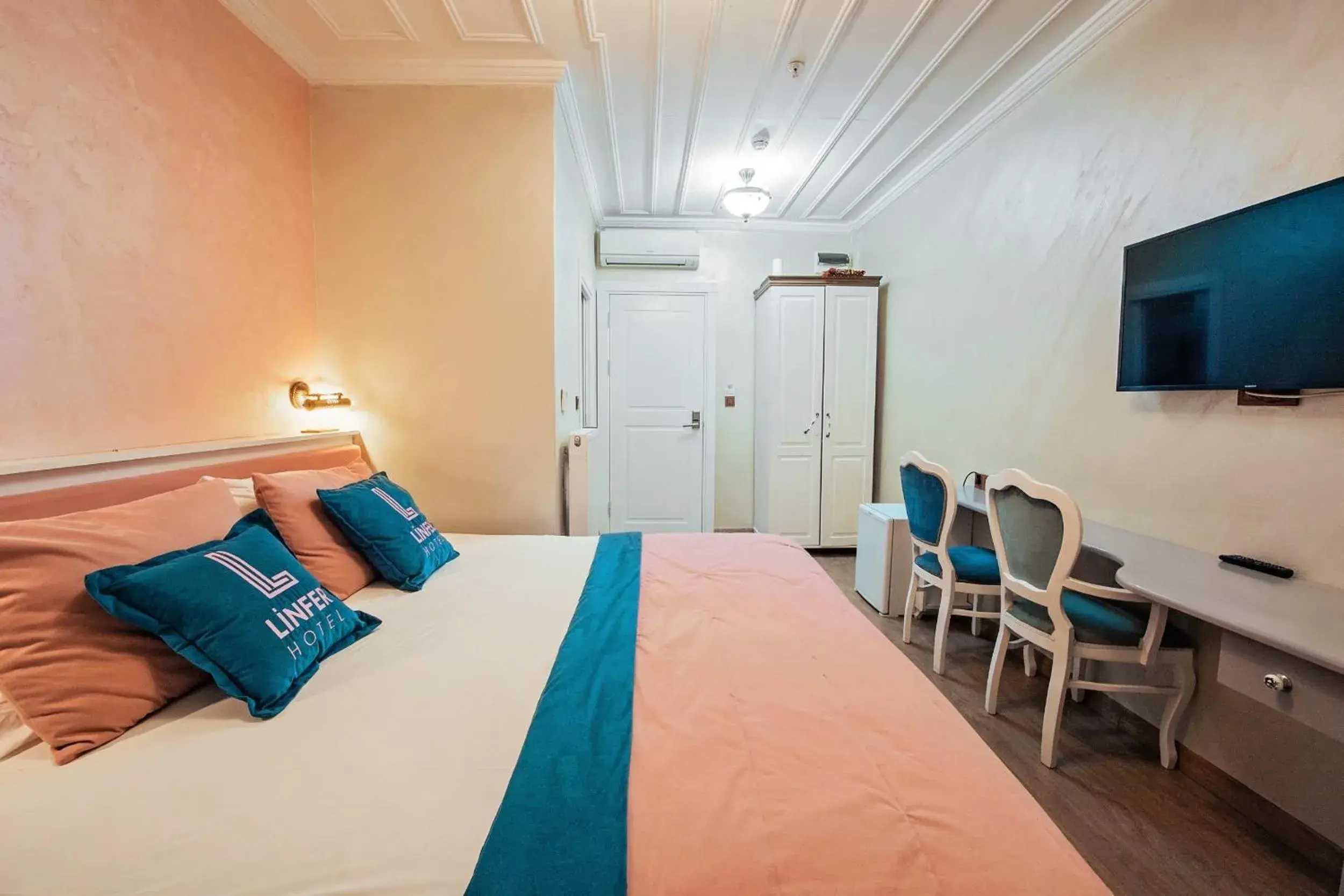 Deluxe Double Room in Linfer Hotel Taksim Deluxe Double Room in Linfer Hotel Taksim