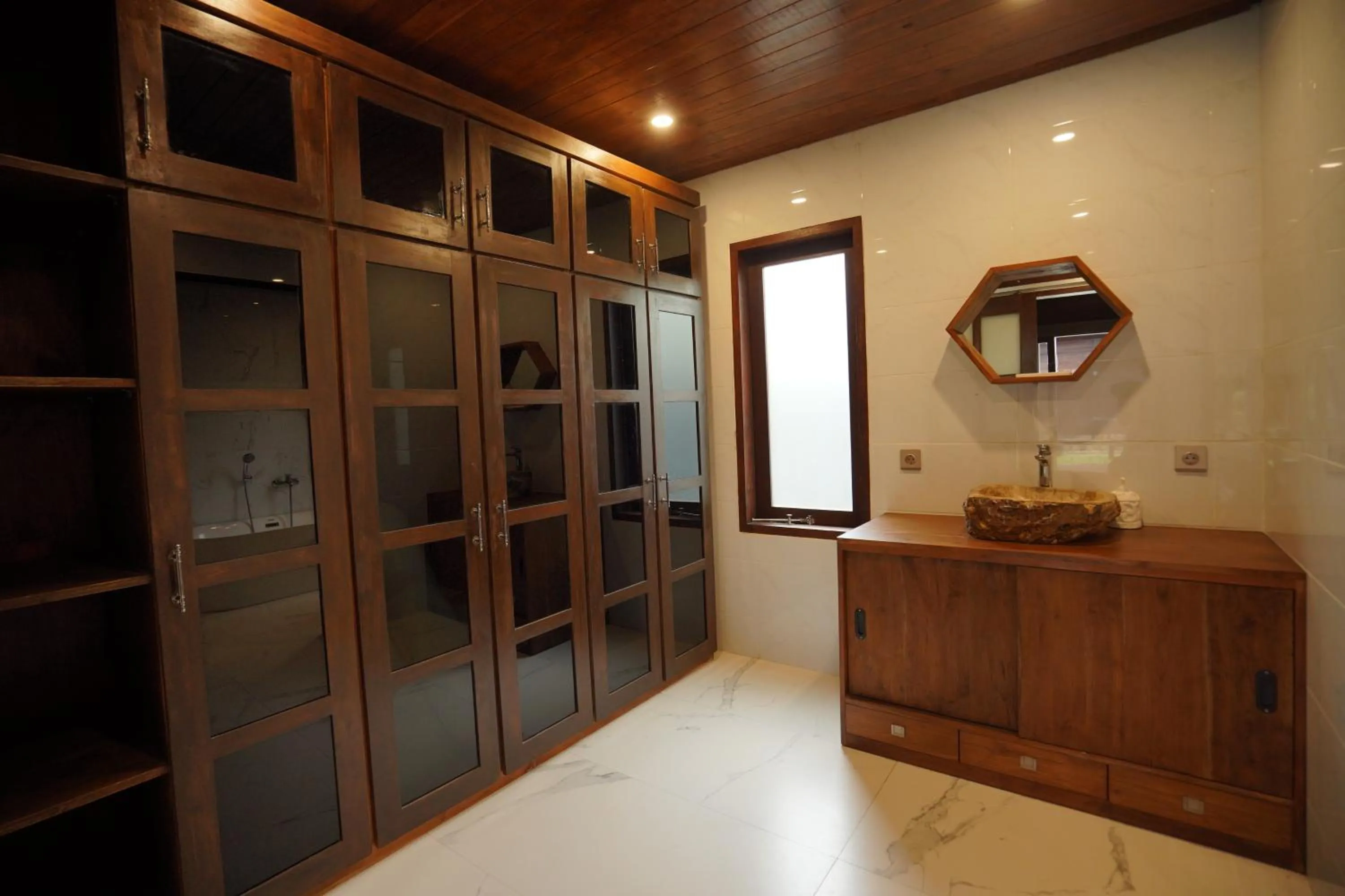 wardrobe in Shankara Munduk Bali