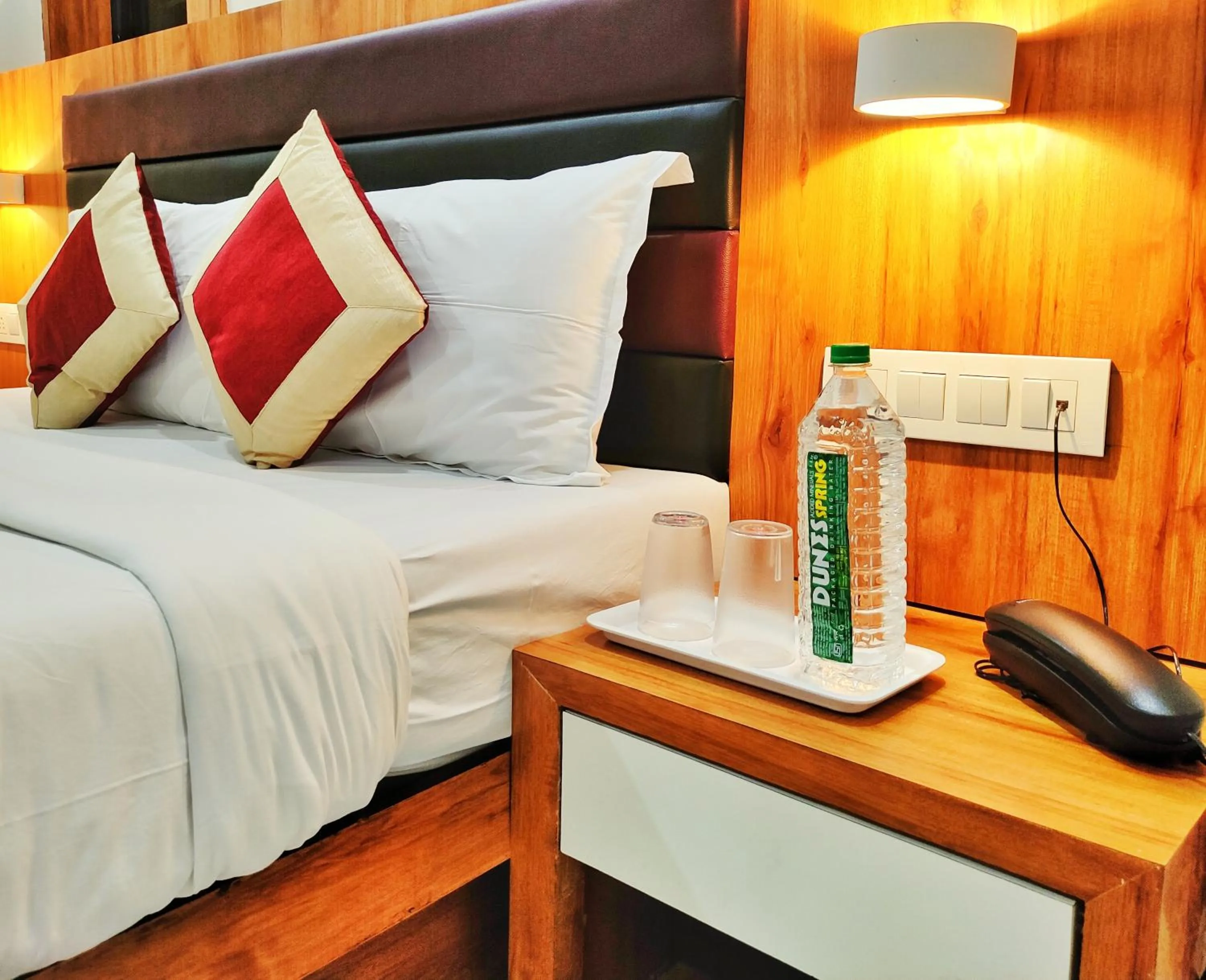 Bedroom, Bed in Gateway Suites