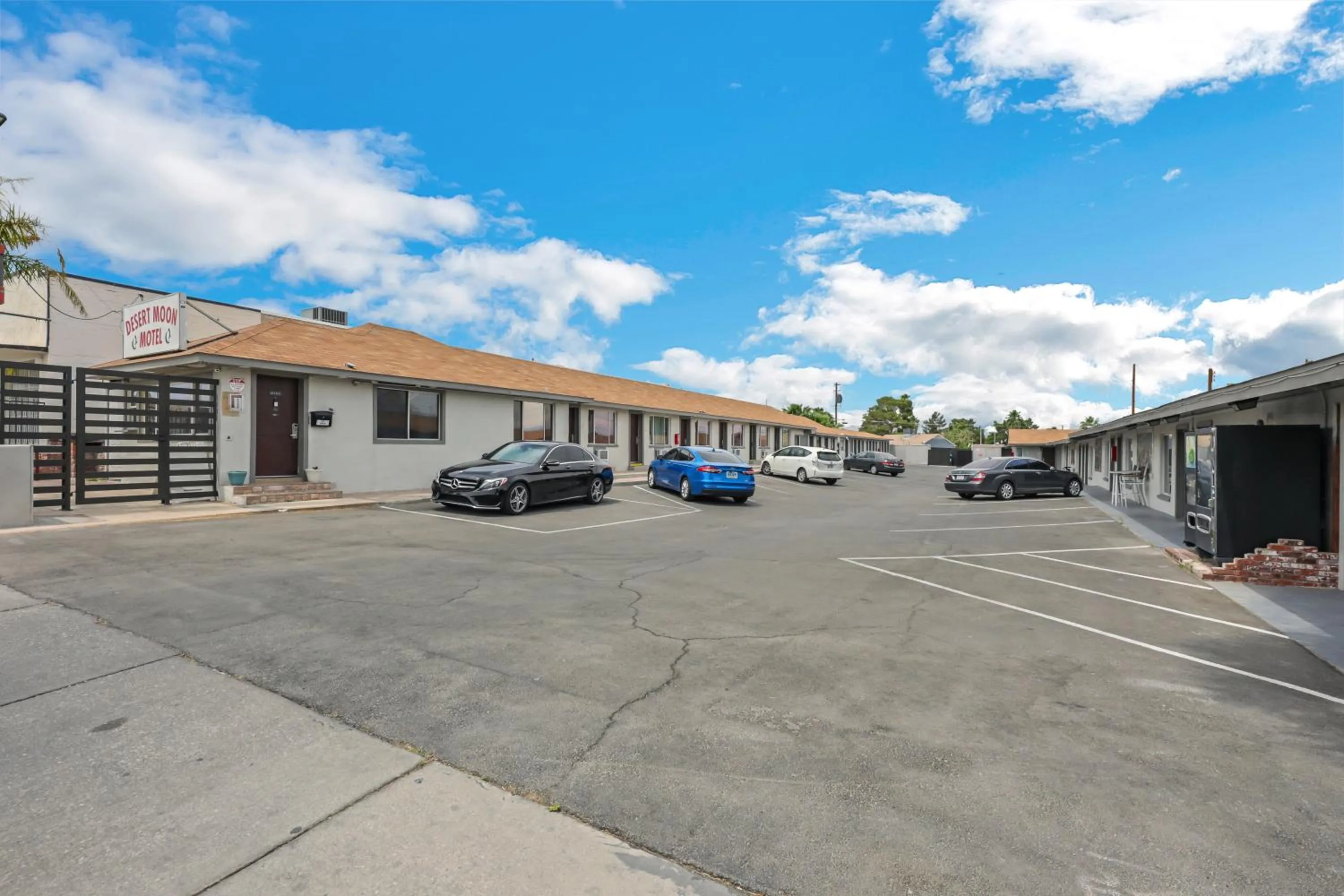 Property building in Desert Moon Motel