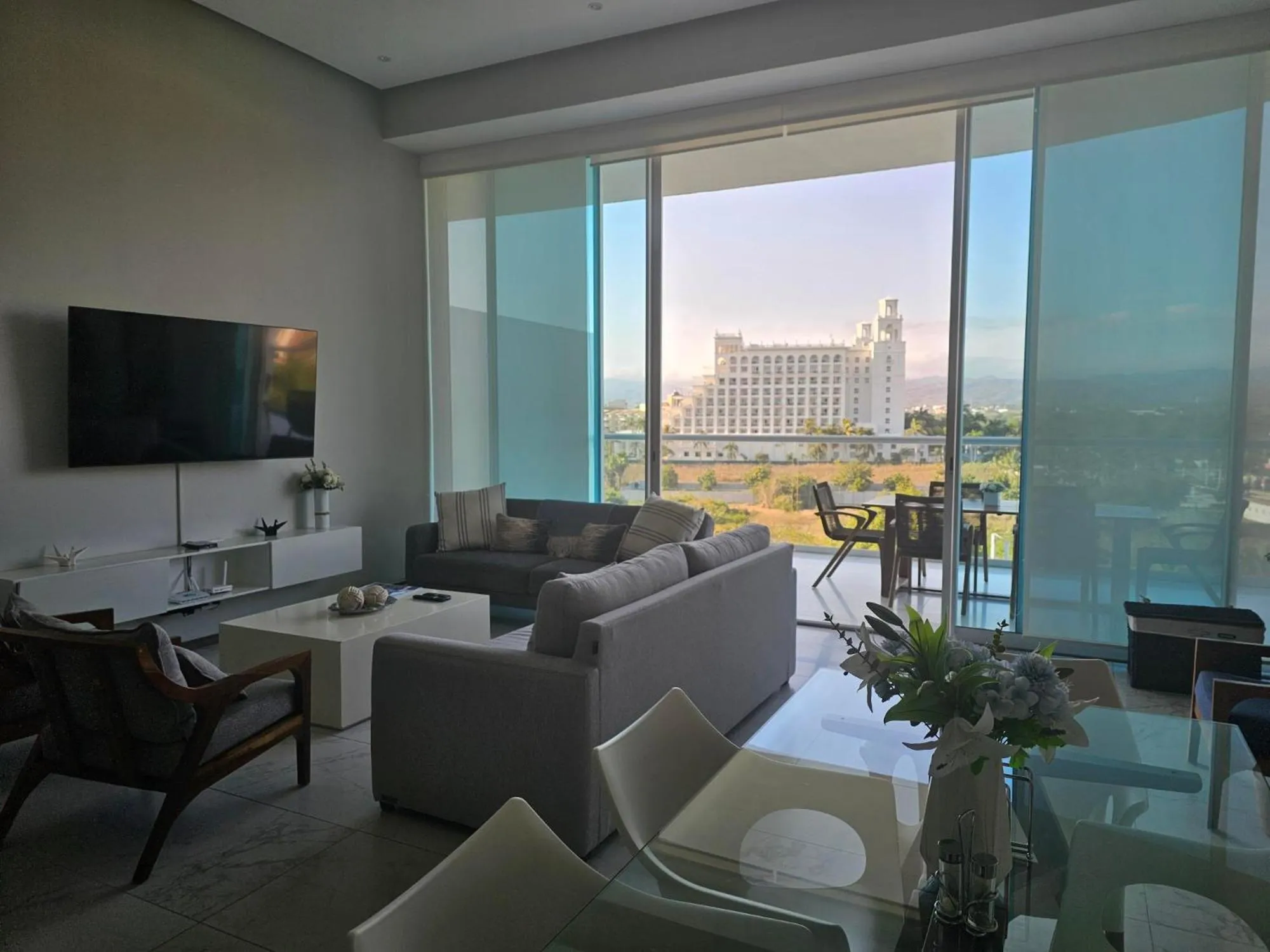 Communal lounge/ TV room in Maritima Front Beach Apartment