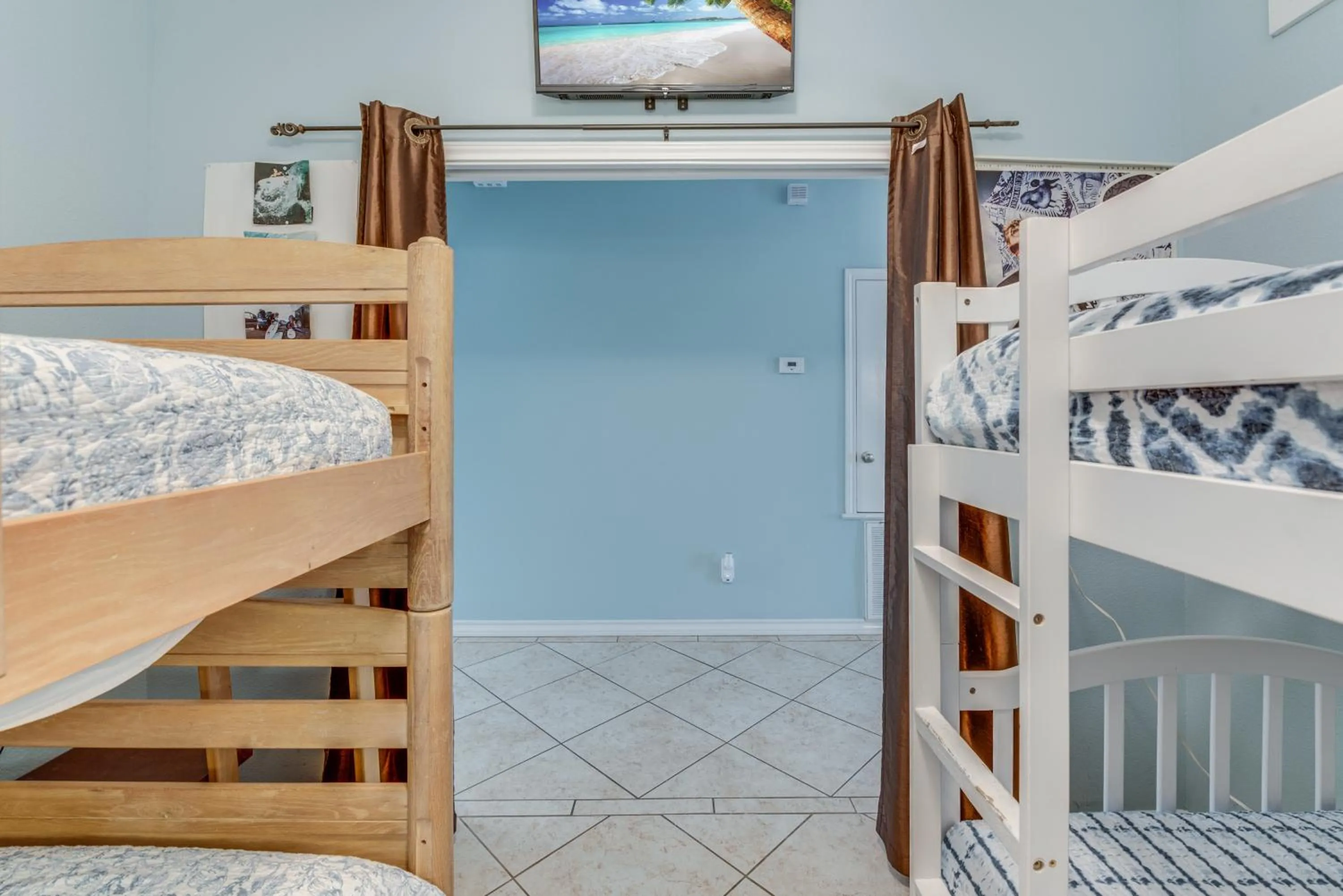 Property building, Bed in Sandy Cheeks