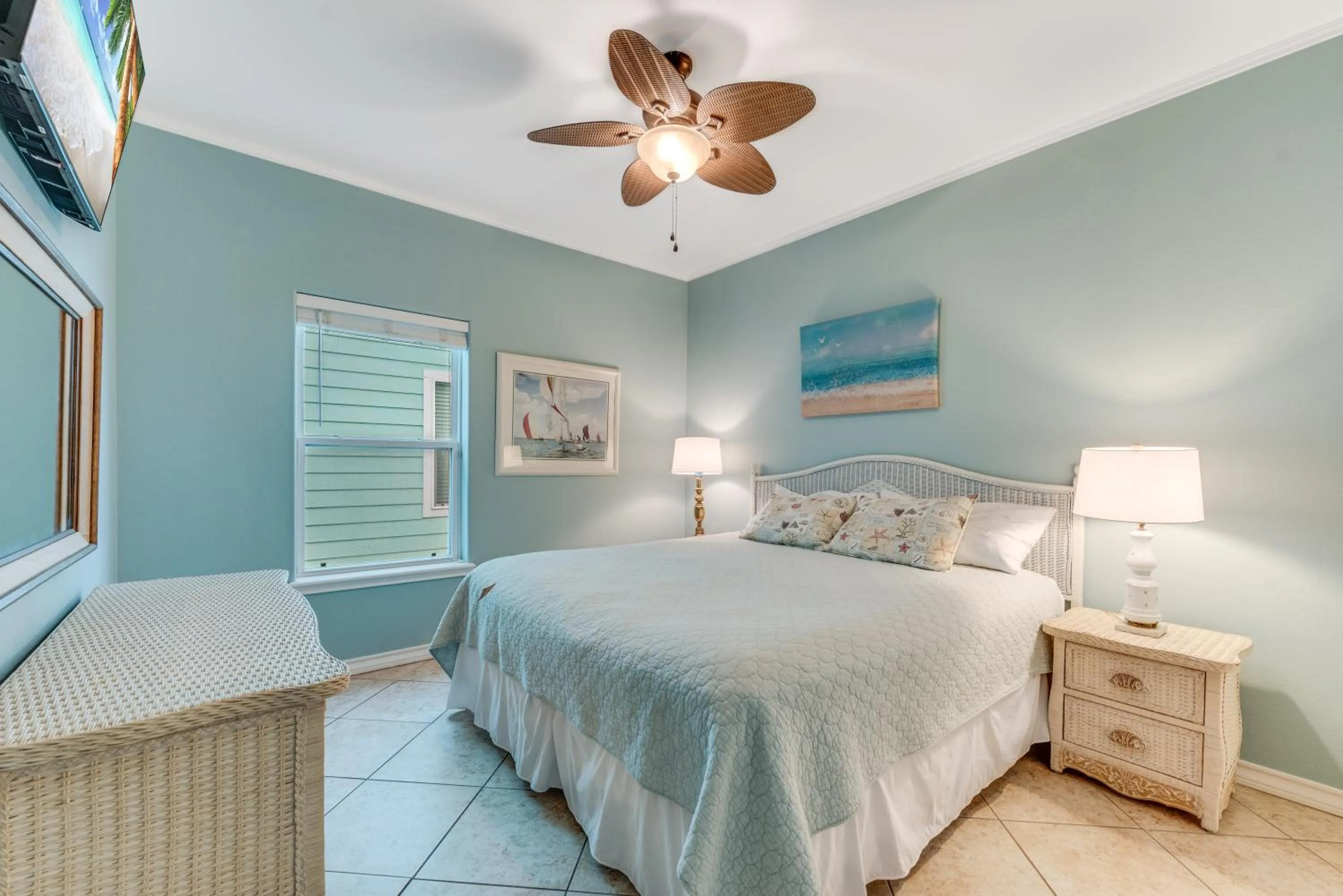 Property building, Bed in Sandy Cheeks