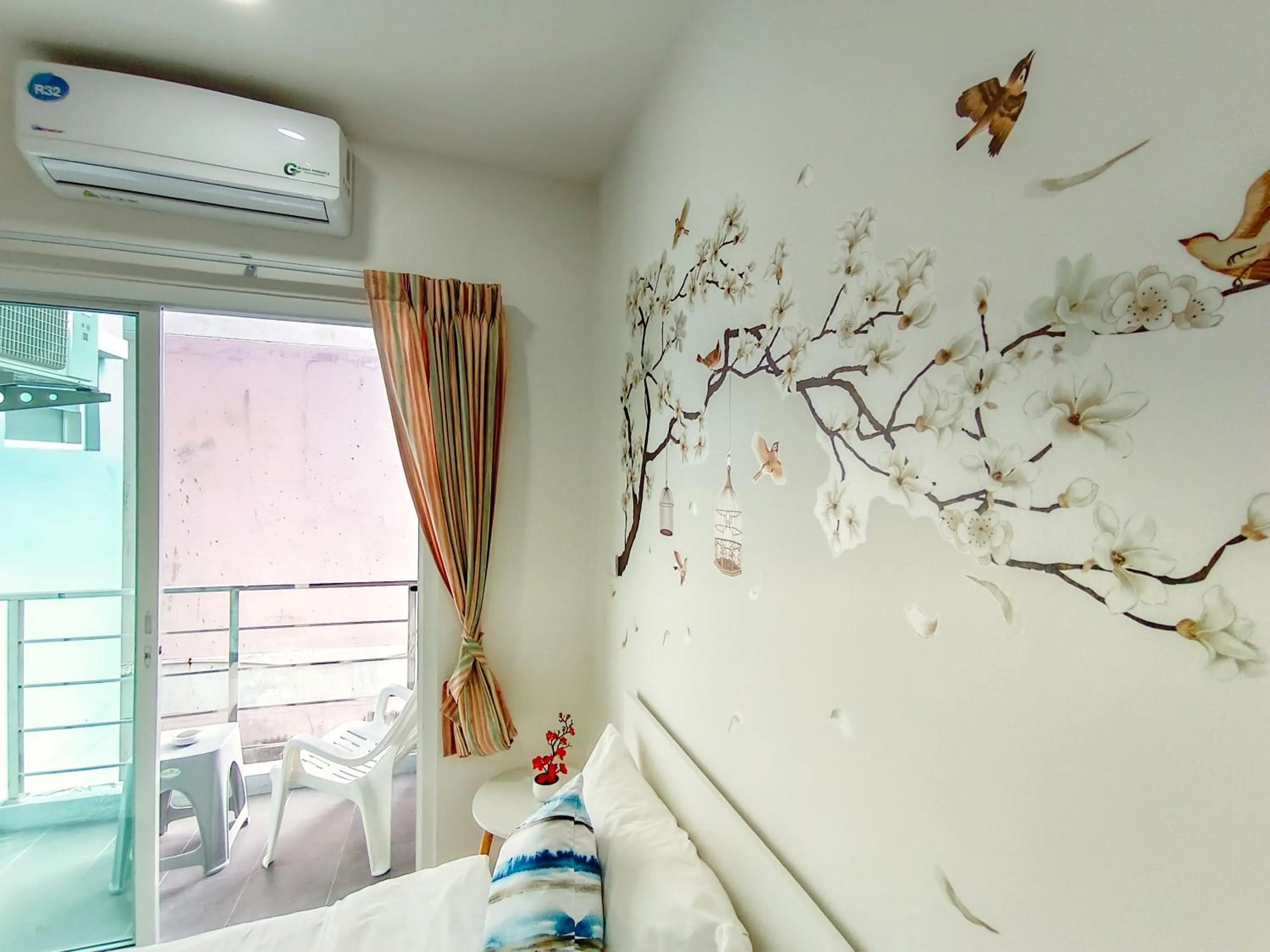 Living room, Bed in Sailor Hotel Pattaya